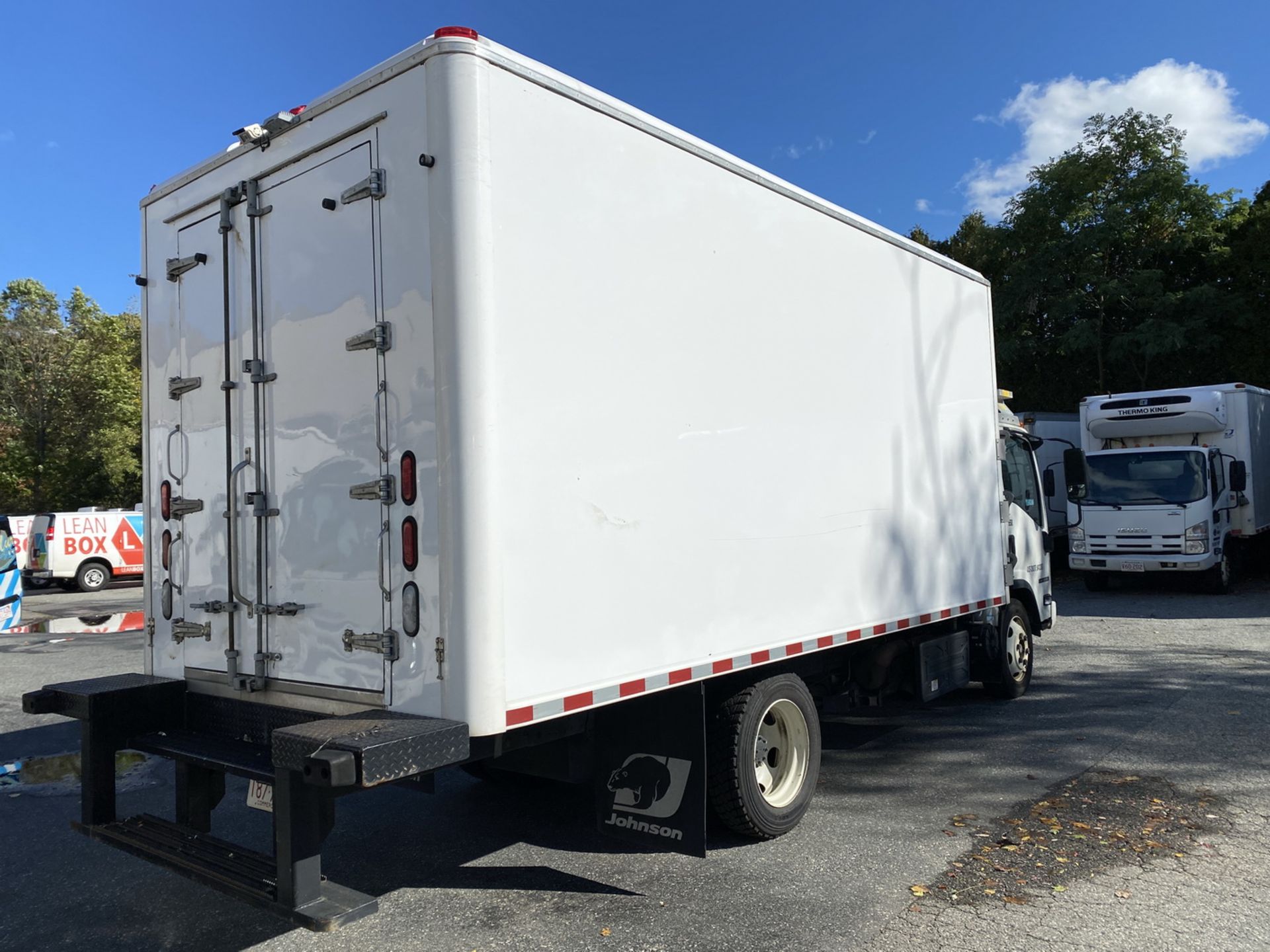 2019 Isuzu refrigerated truck - Image 3 of 9