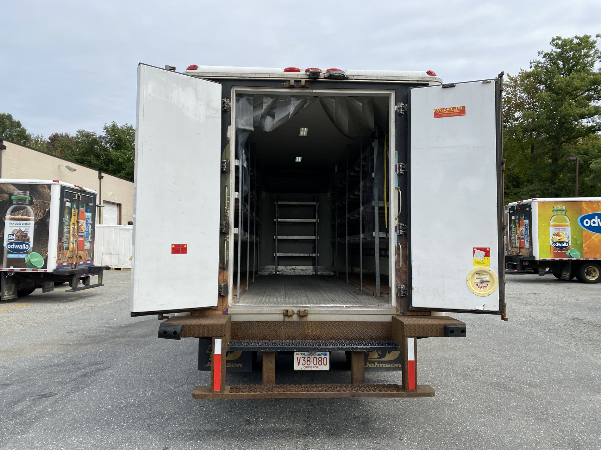 2014 Isuzu refrigerated truck - Image 5 of 9