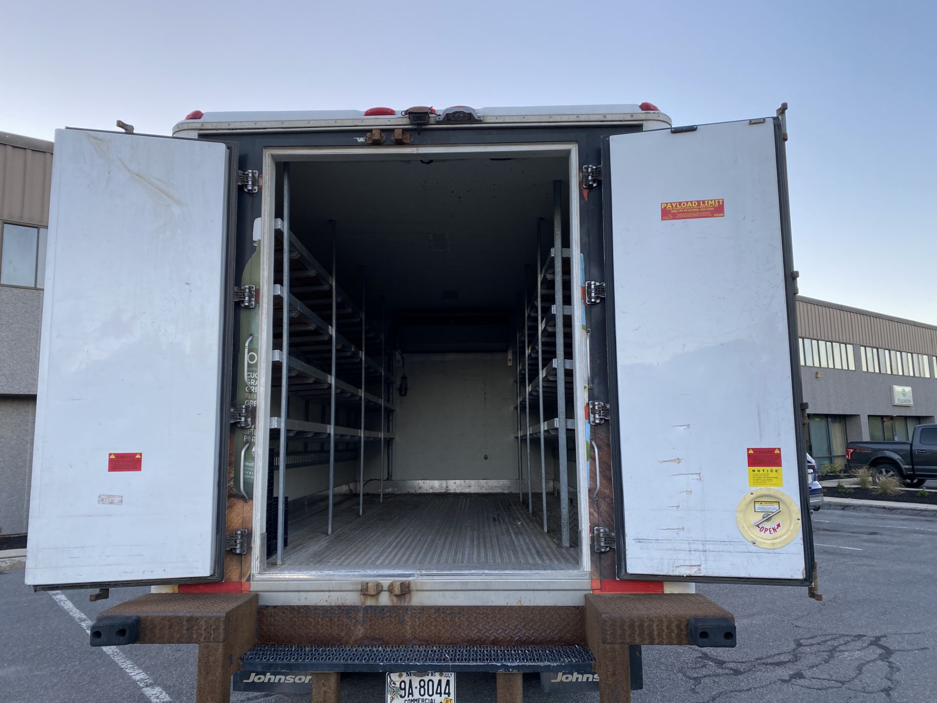 2014 Isuzu refrigerated truck - Image 5 of 9