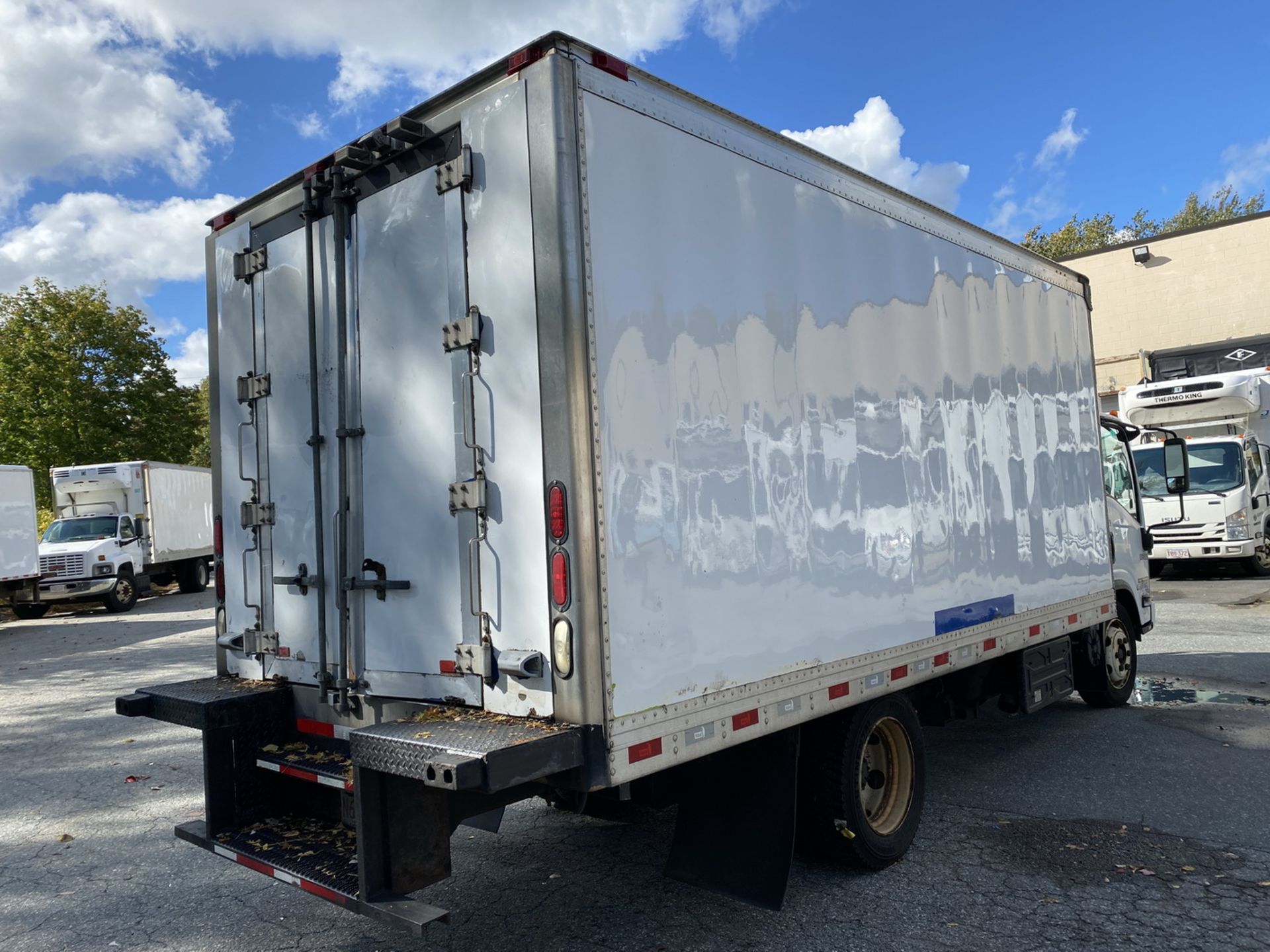 2013 Isuzu refrigerated truck - Image 4 of 9