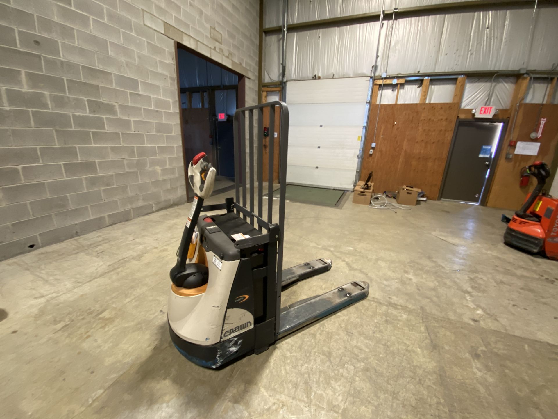 Crown Electric Pallet Mover - Image 2 of 3