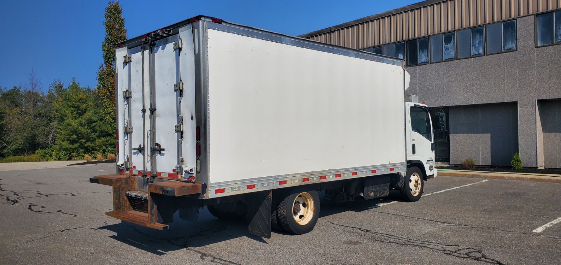 2013 Isuzu refrigerated truck - Image 3 of 9