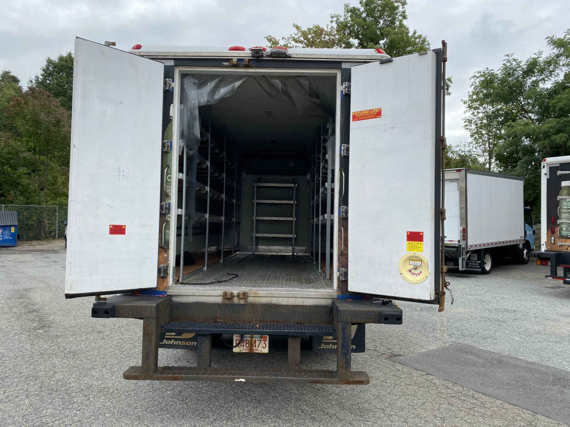 2014 Isuzu refrigerated truck - Image 5 of 9