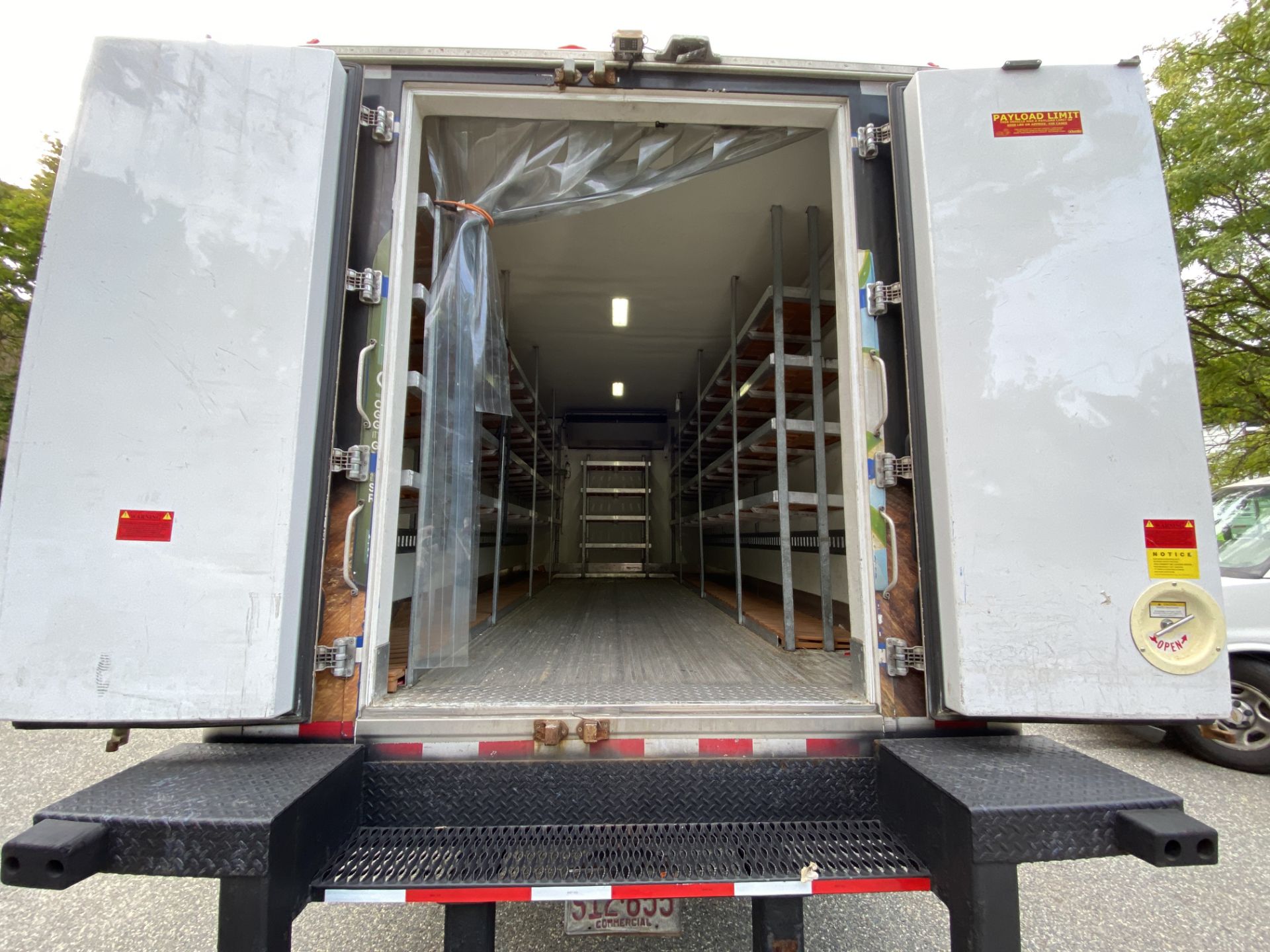 2014 Isuzu refrigerated truck - Image 5 of 8