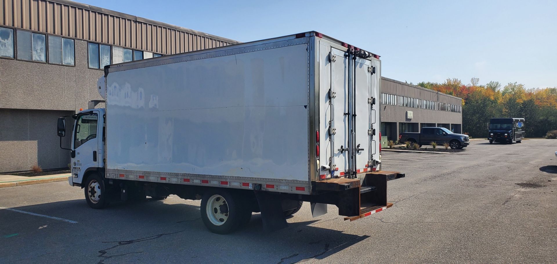 2013 Isuzu refrigerated truck - Image 4 of 9