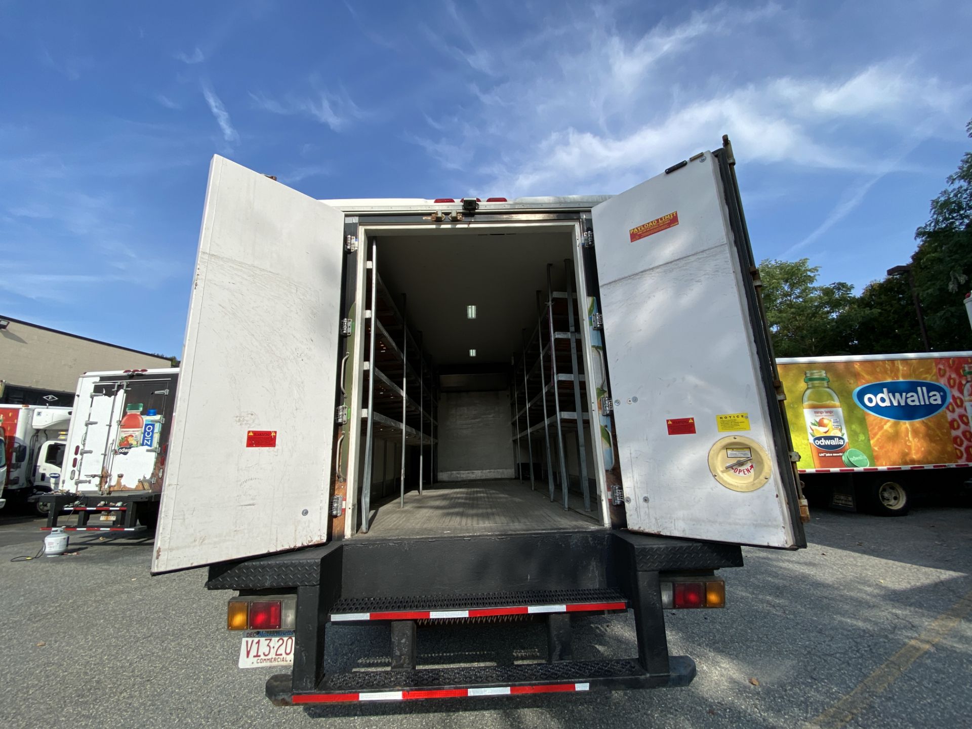 2012 Isuzu refrigerated truck - Image 5 of 9