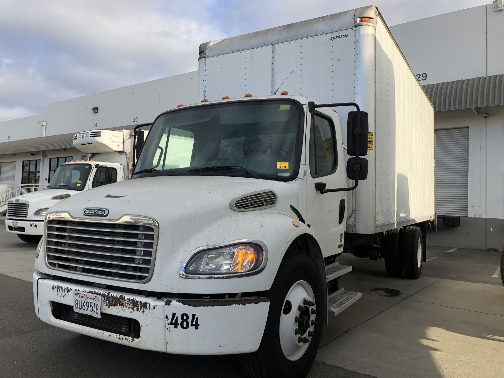 2005 Freightliner dry van truck