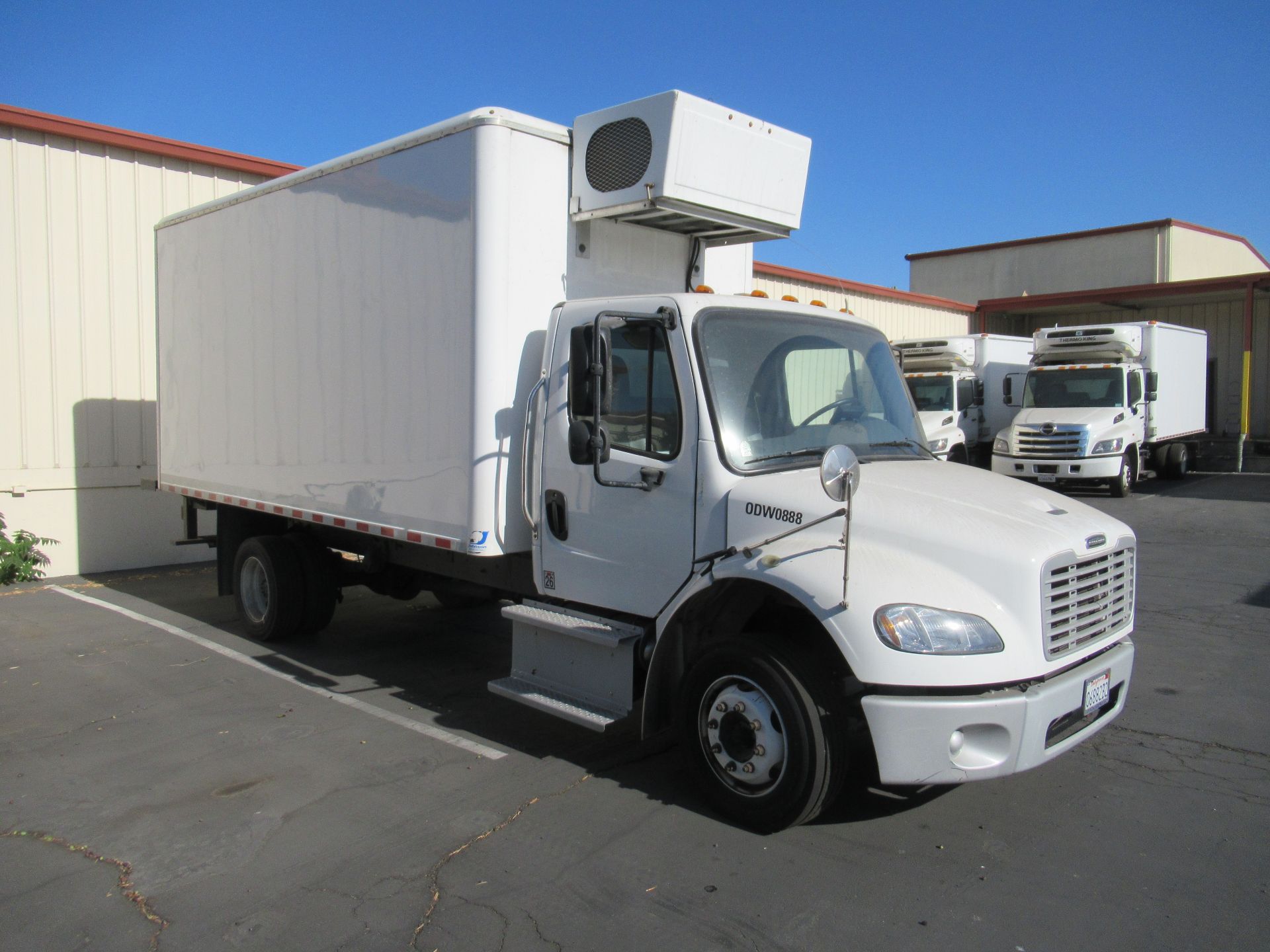 2016 Freightliner refrigerated truck - Image 2 of 10