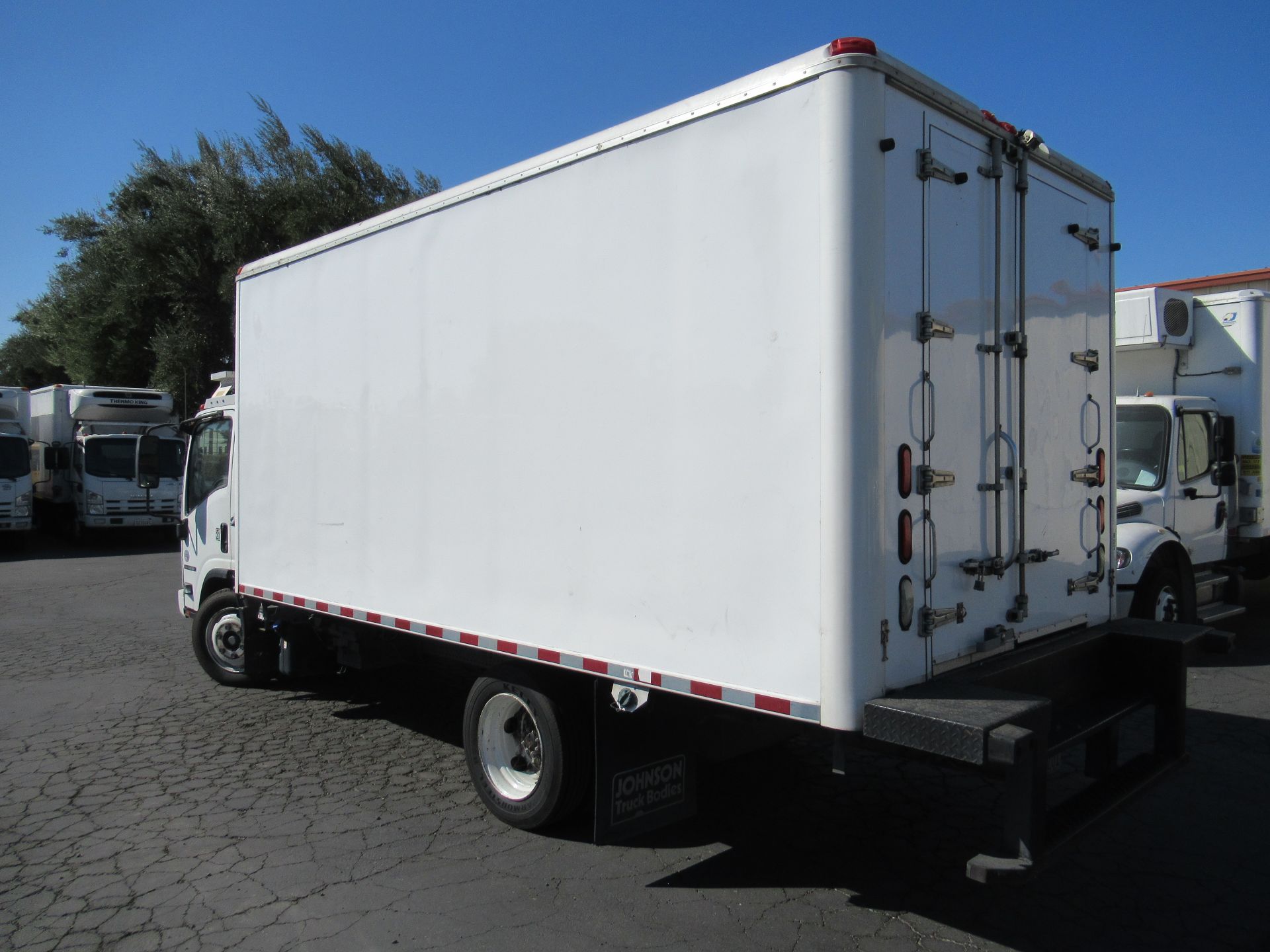 2013 Isuzu refrigerated truck - Image 4 of 10