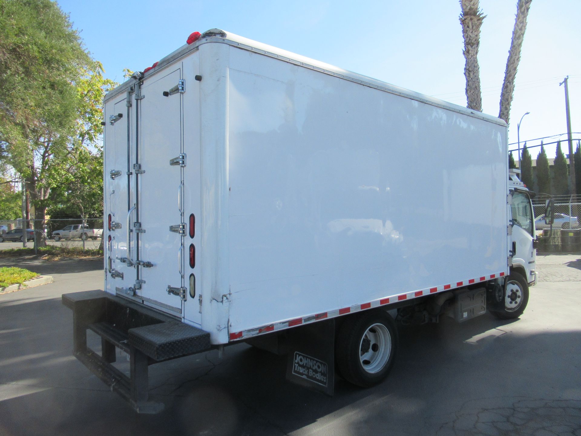 2013 Isuzu refrigerated truck - Image 3 of 10