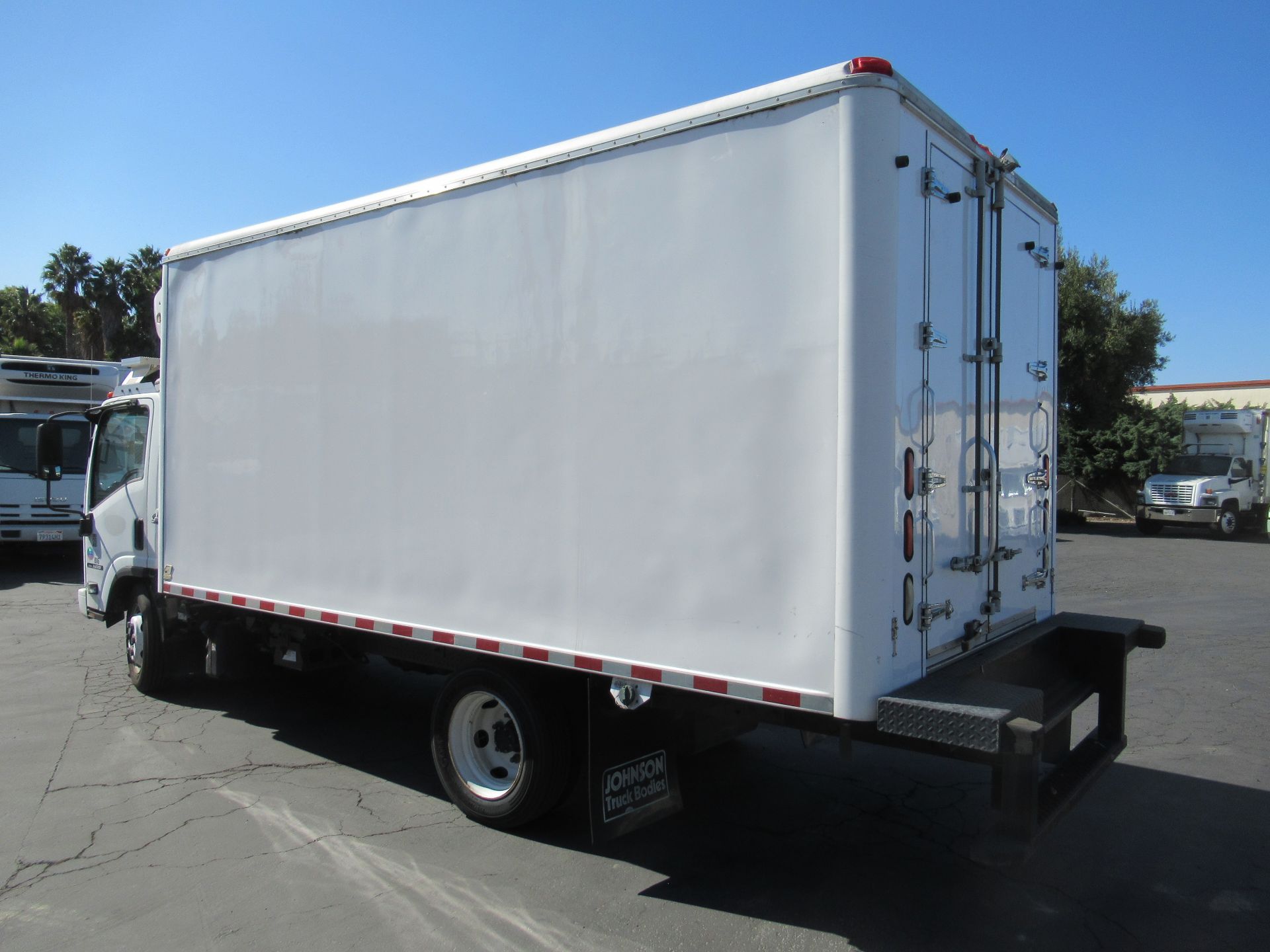 2013 Isuzu refrigerated truck - Image 4 of 10