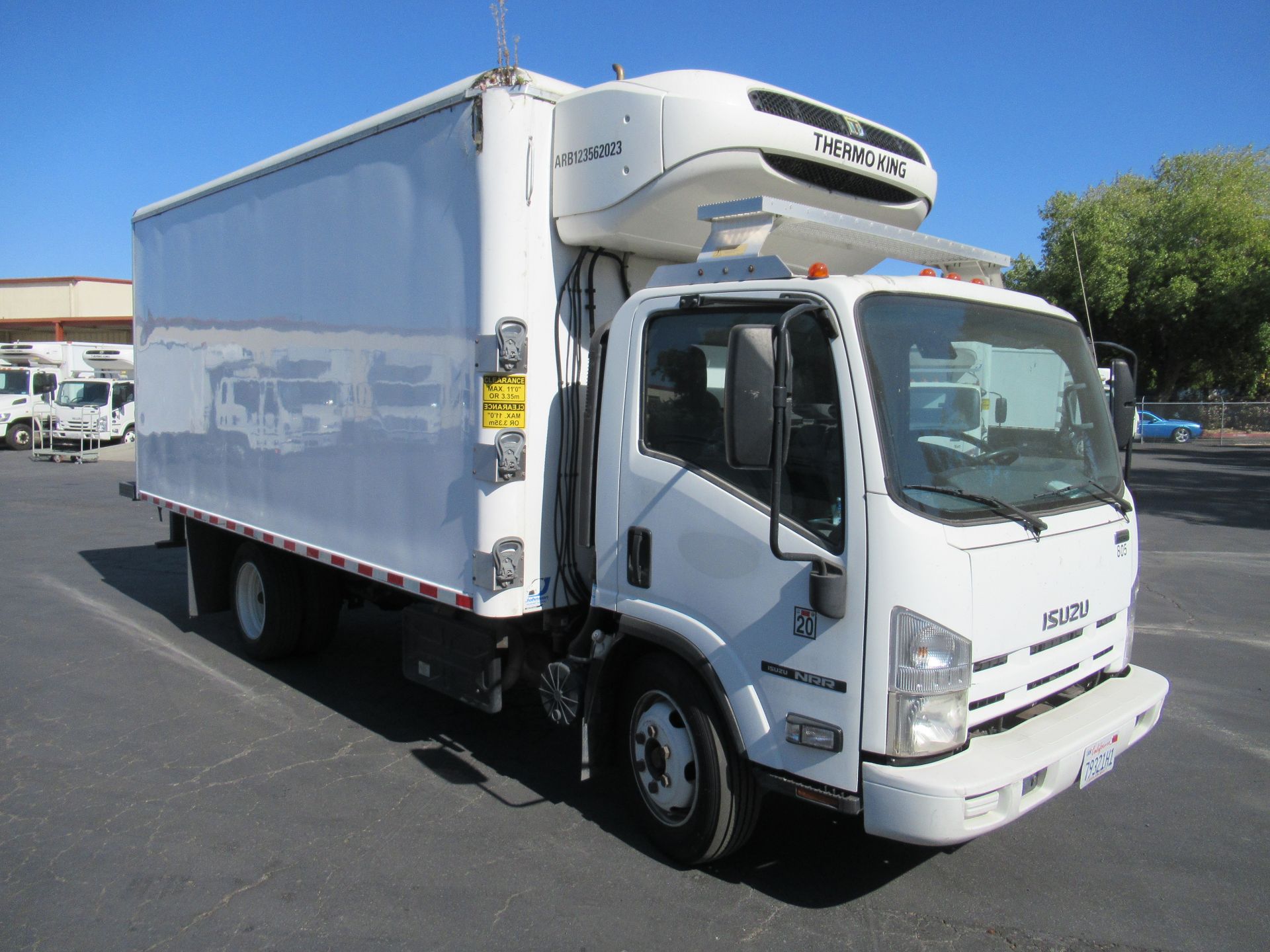 2013 Isuzu refrigerated truck - Image 2 of 9