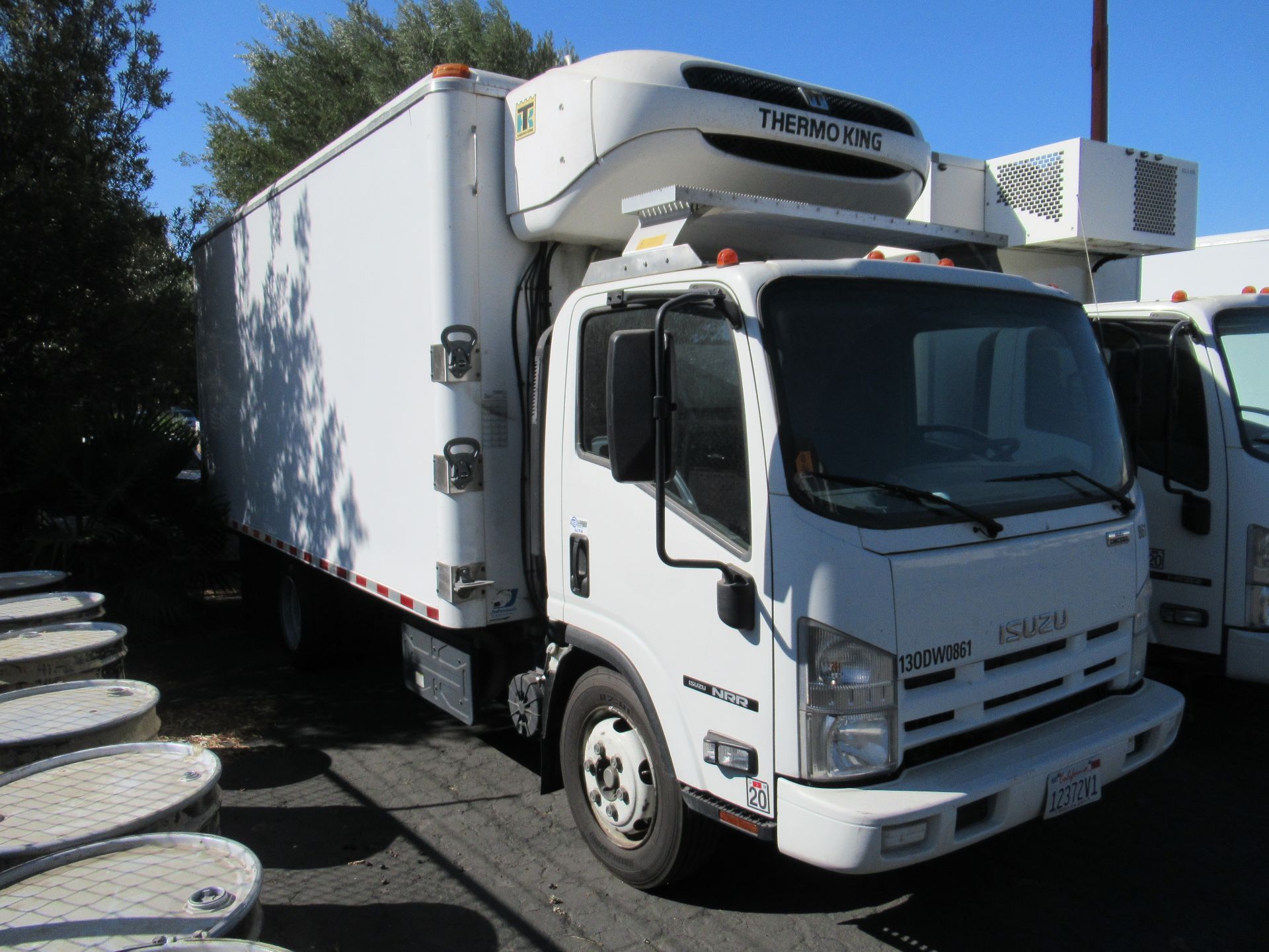 2014 Isuzu refrigerated truck - Image 2 of 10