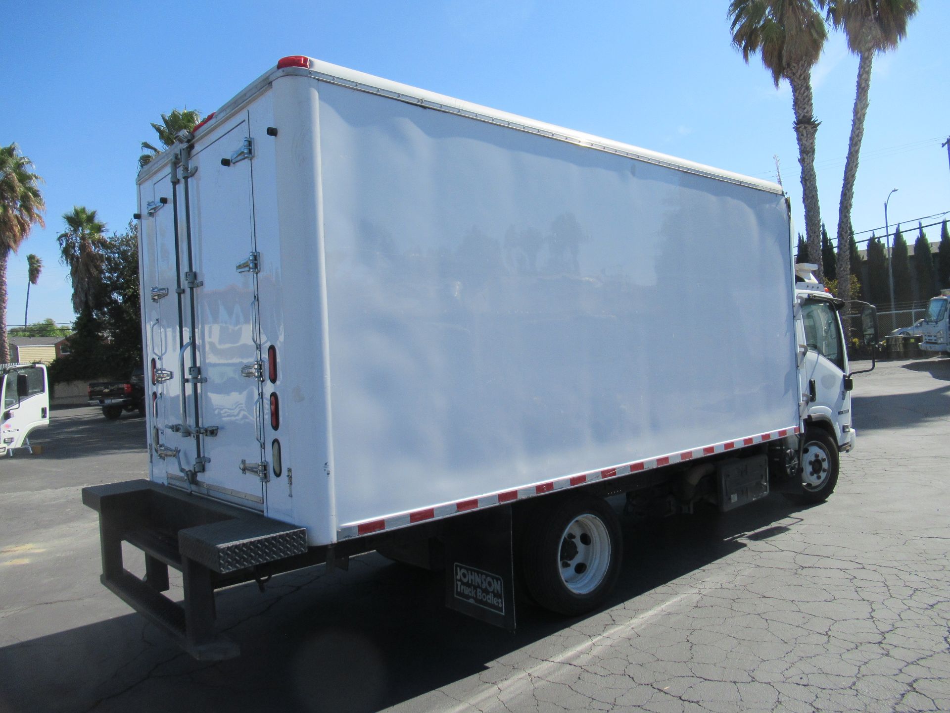 2013 Isuzu refrigerated truck - Image 3 of 9