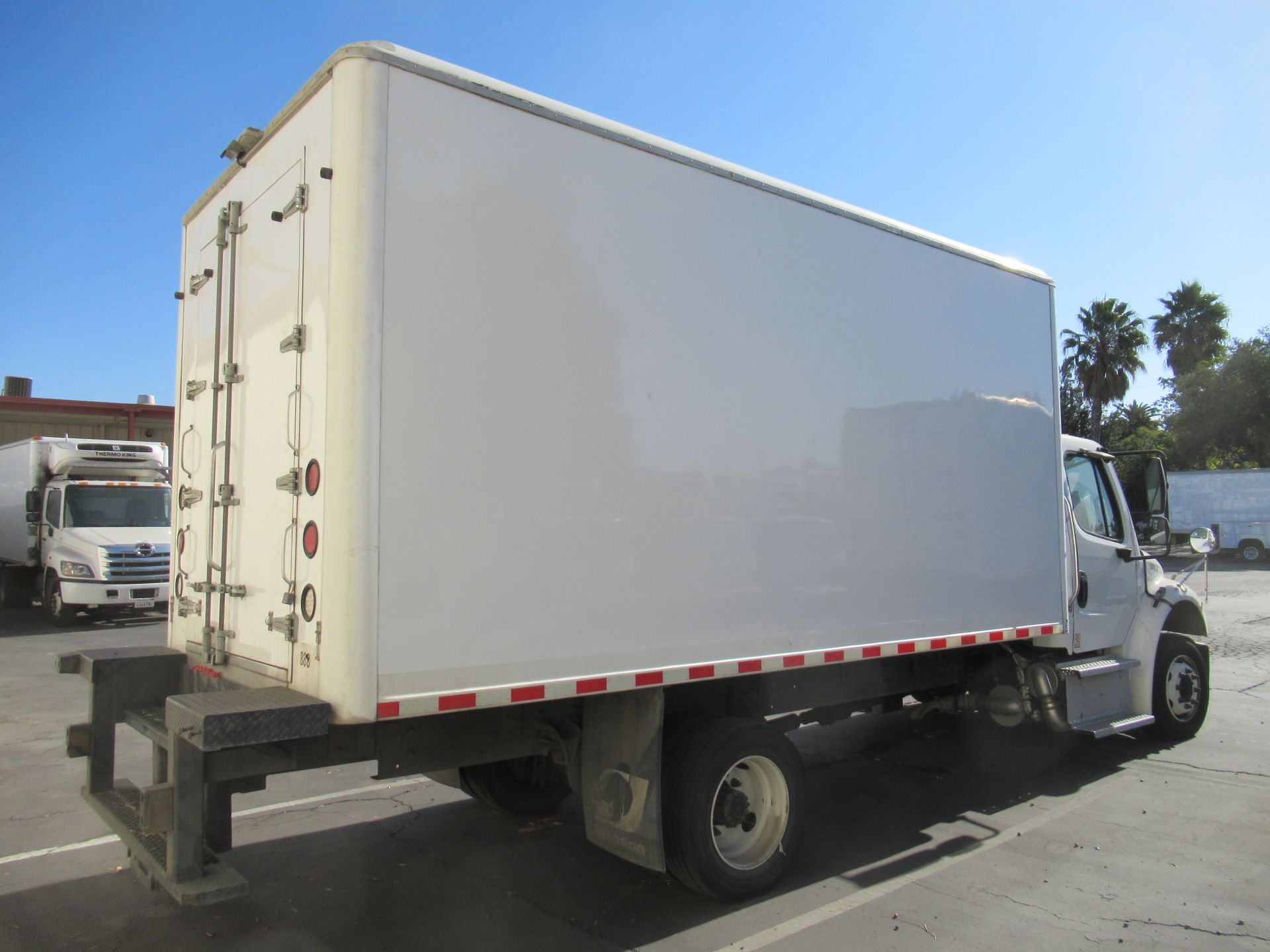 2016 Freightliner refrigerated truck - Image 4 of 10