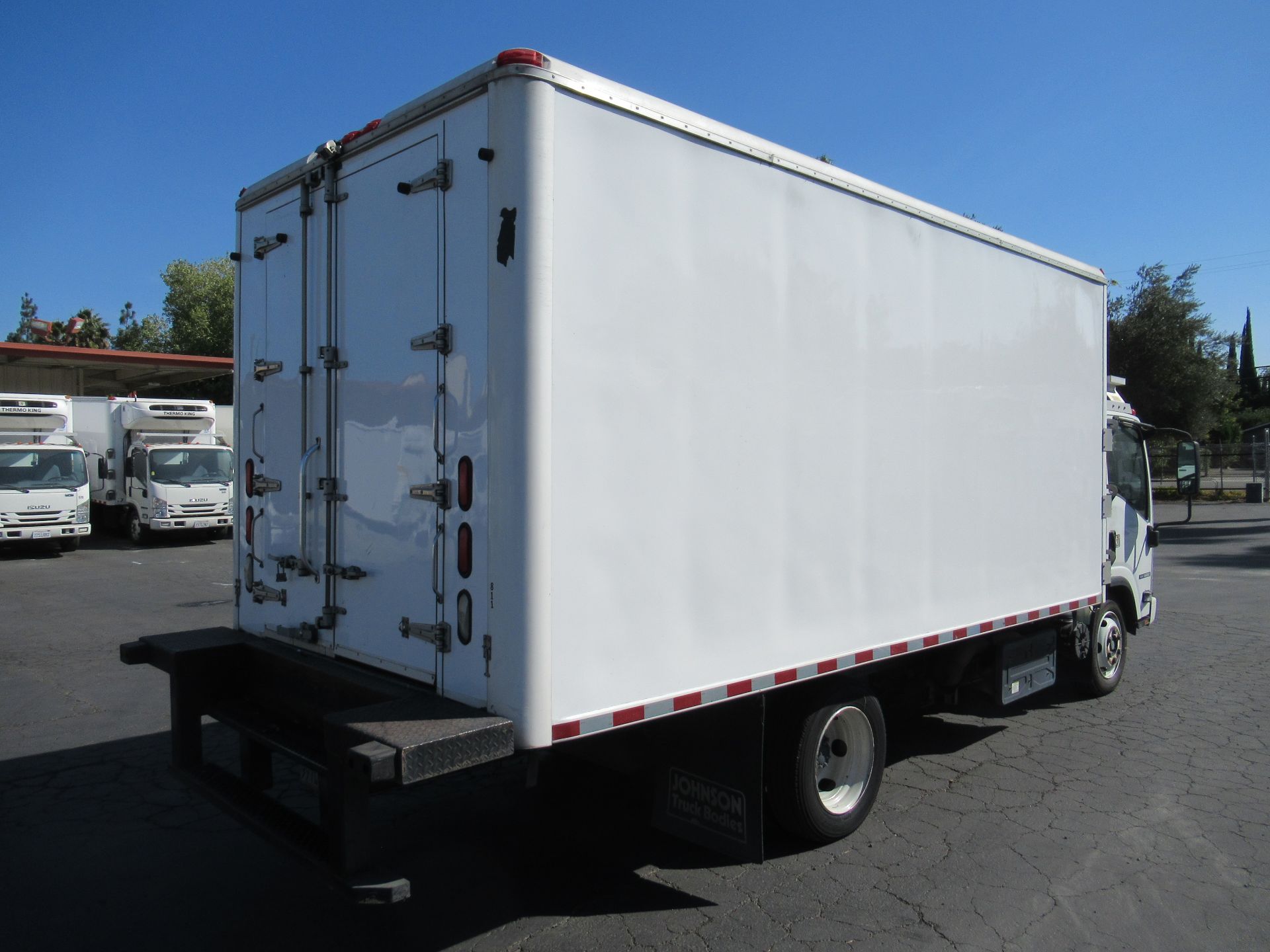 2013 Isuzu refrigerated truck - Image 3 of 10