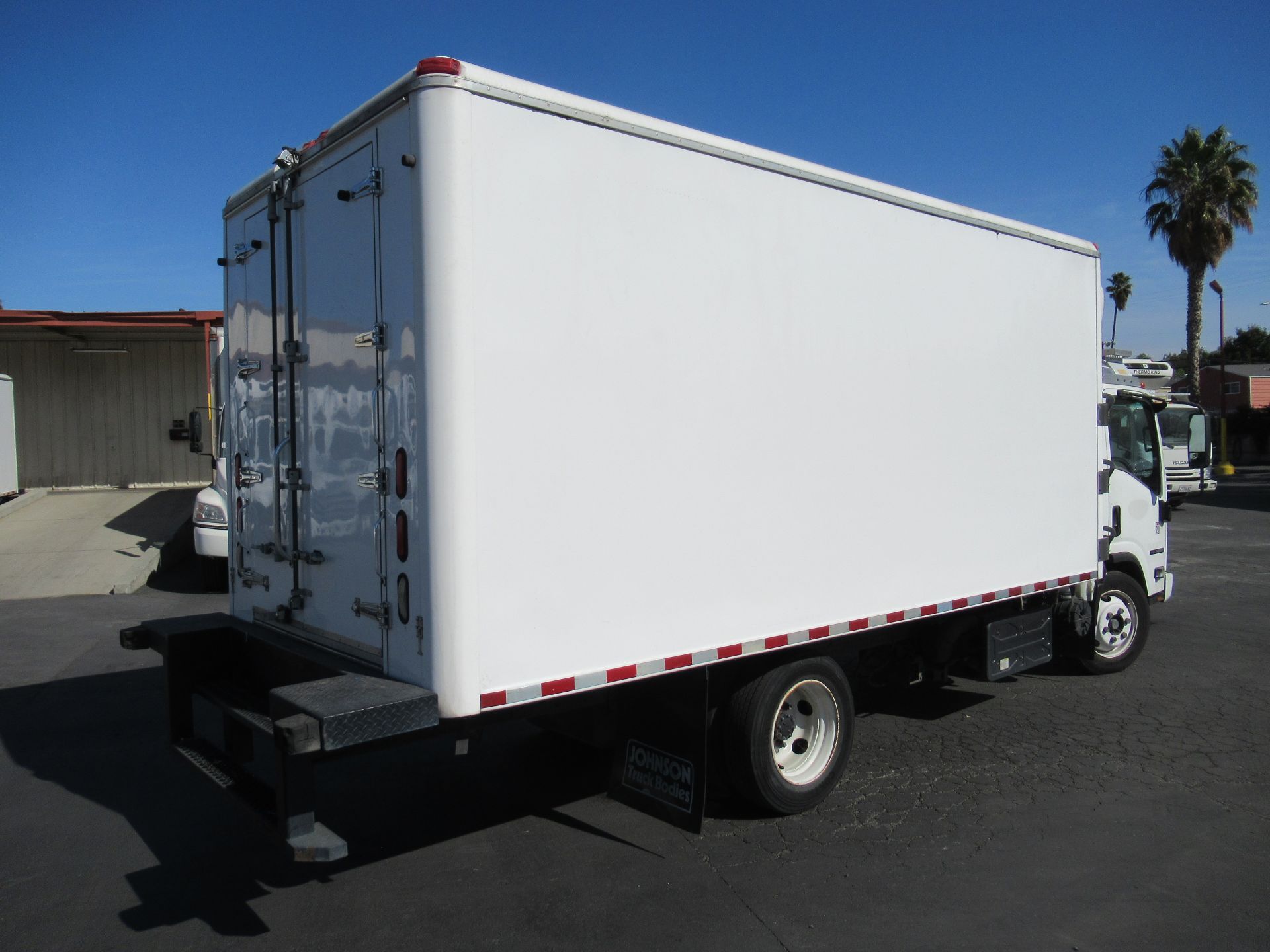 2013 Isuzu refrigerated truck - Image 3 of 10