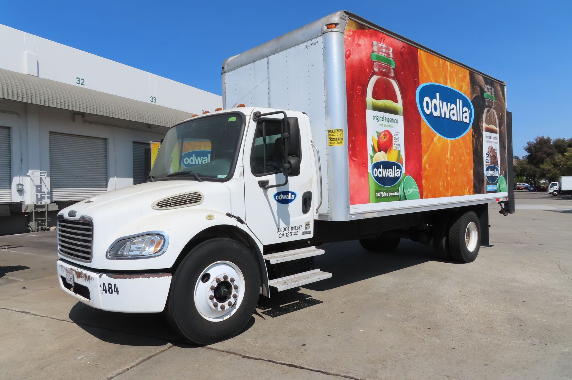 2005 Freightliner dry van truck - Image 2 of 6