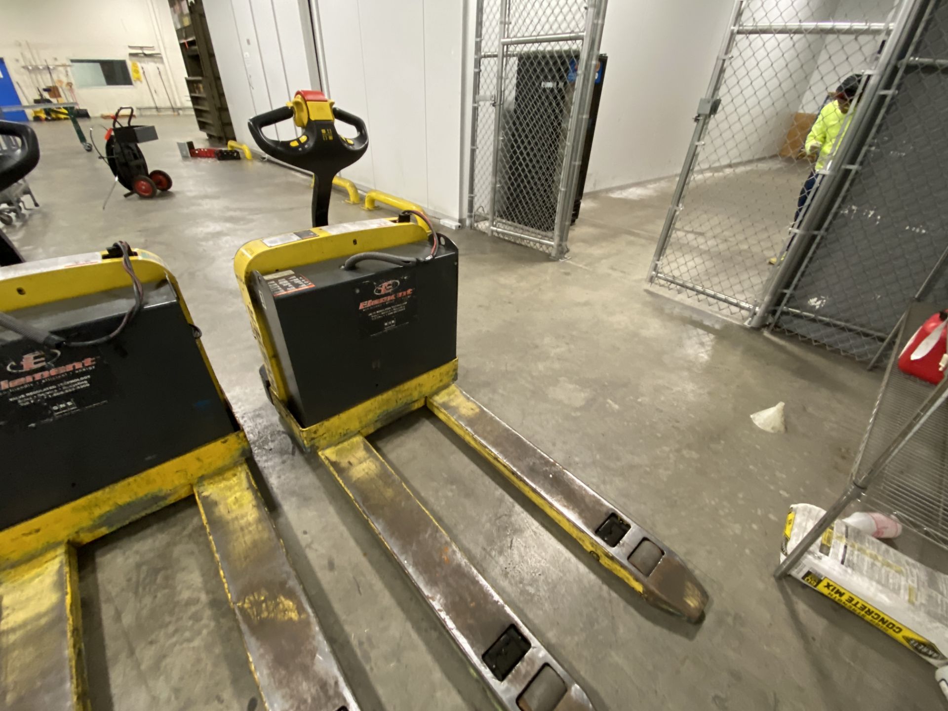 Hyster Mn. W40Z electric walk behind electric pallet jack, 4,000 lb. capacity with onboard charging - Image 3 of 3