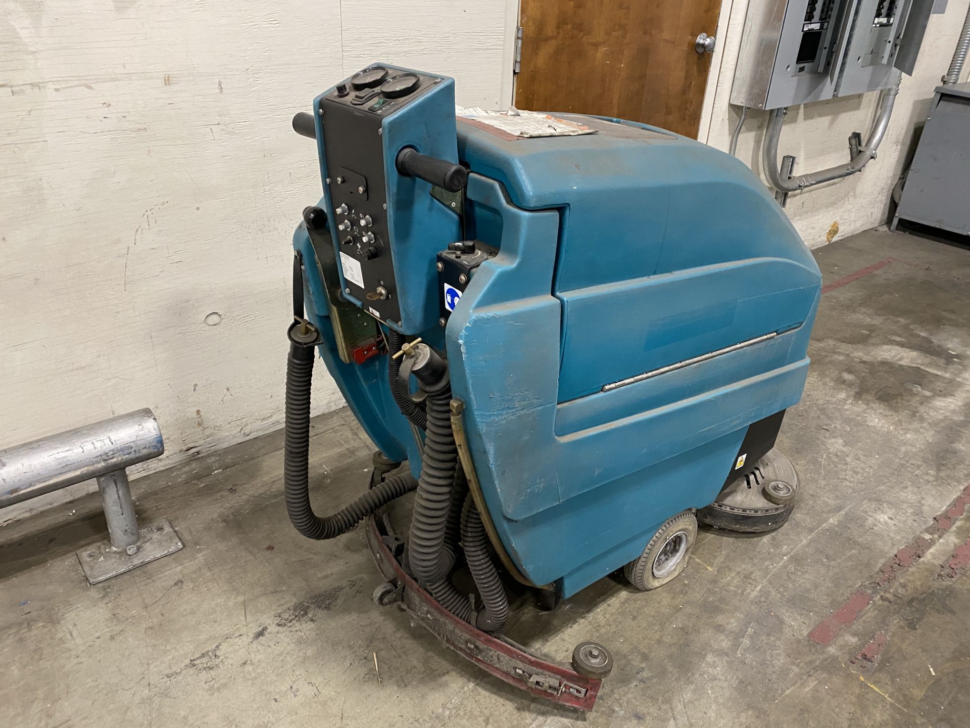 Tennant Mn. 5400 electric walk behind floor scrubber, 24 V with charger (charger as is) - Image 2 of 3