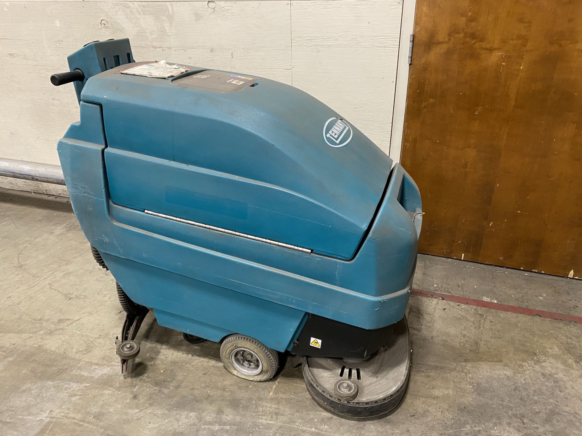 Tennant Mn. 5400 electric walk behind floor scrubber, 24 V with charger (charger as is)