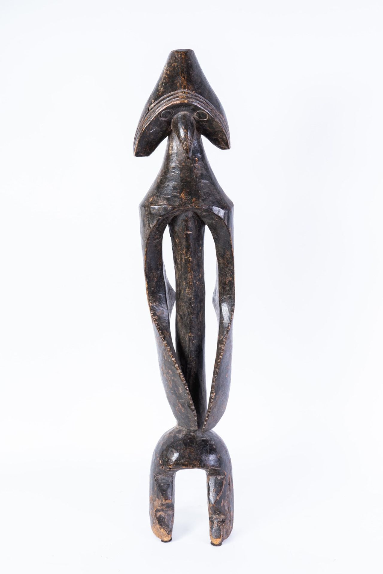 Arte africana A monumental iagalagana figure, MumuyeNigeria.