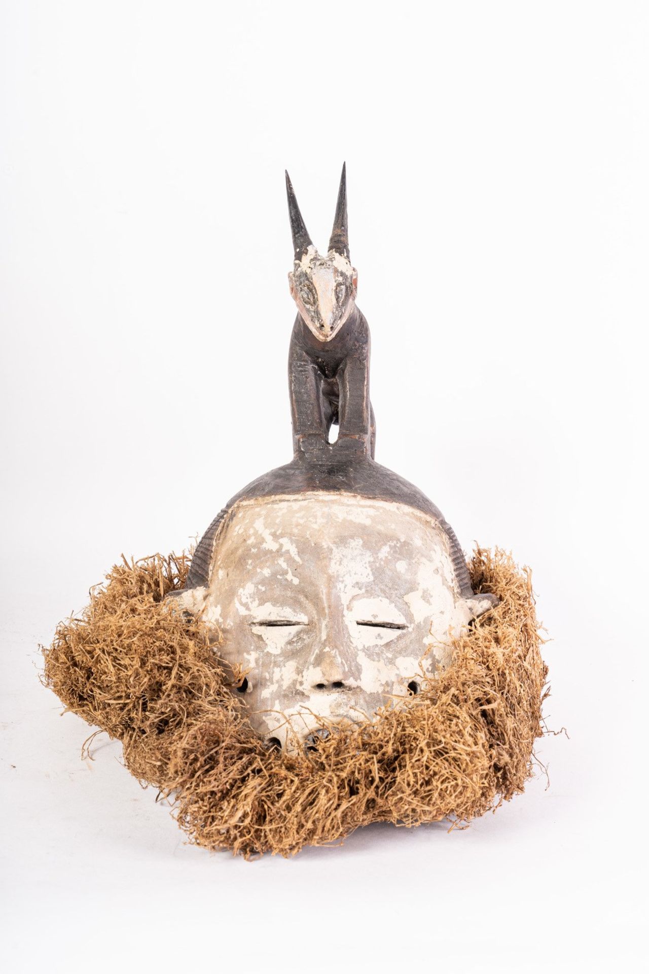 Arte africana An antelope mask, Ibo (?) Nigeria .