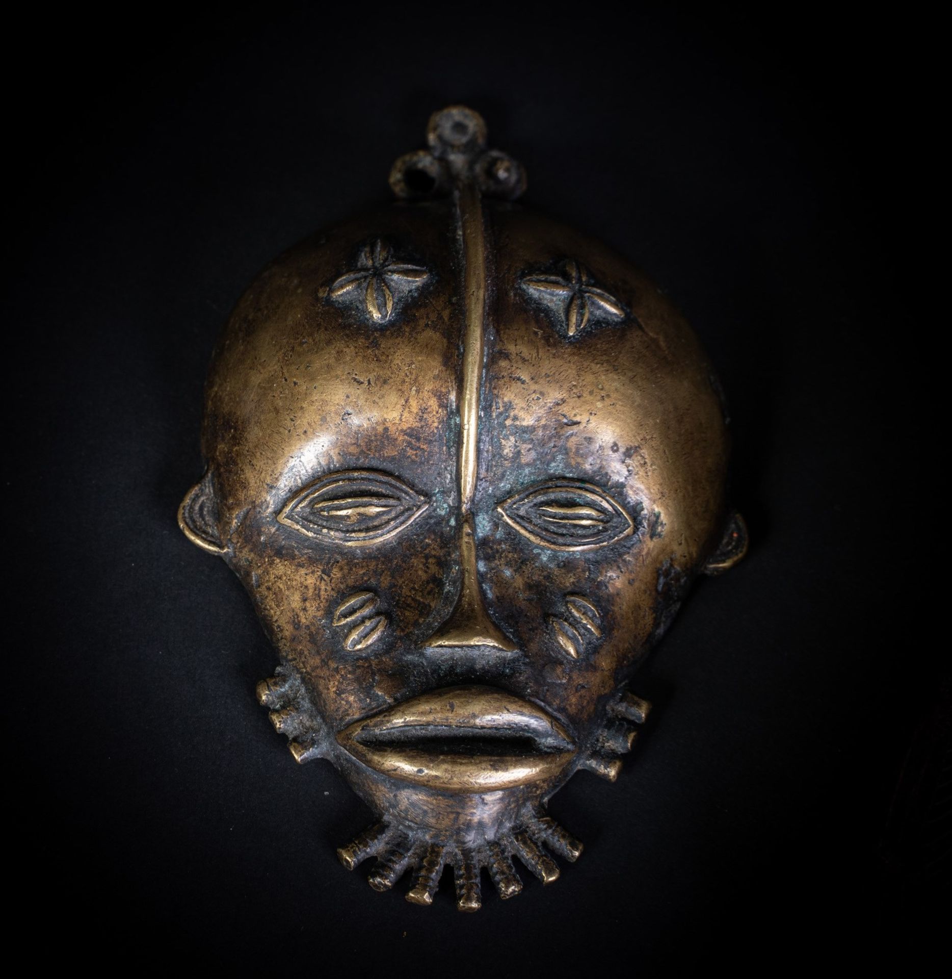 Arte africana Four metal masksSub-Saharan Africa. - Bild 4 aus 9