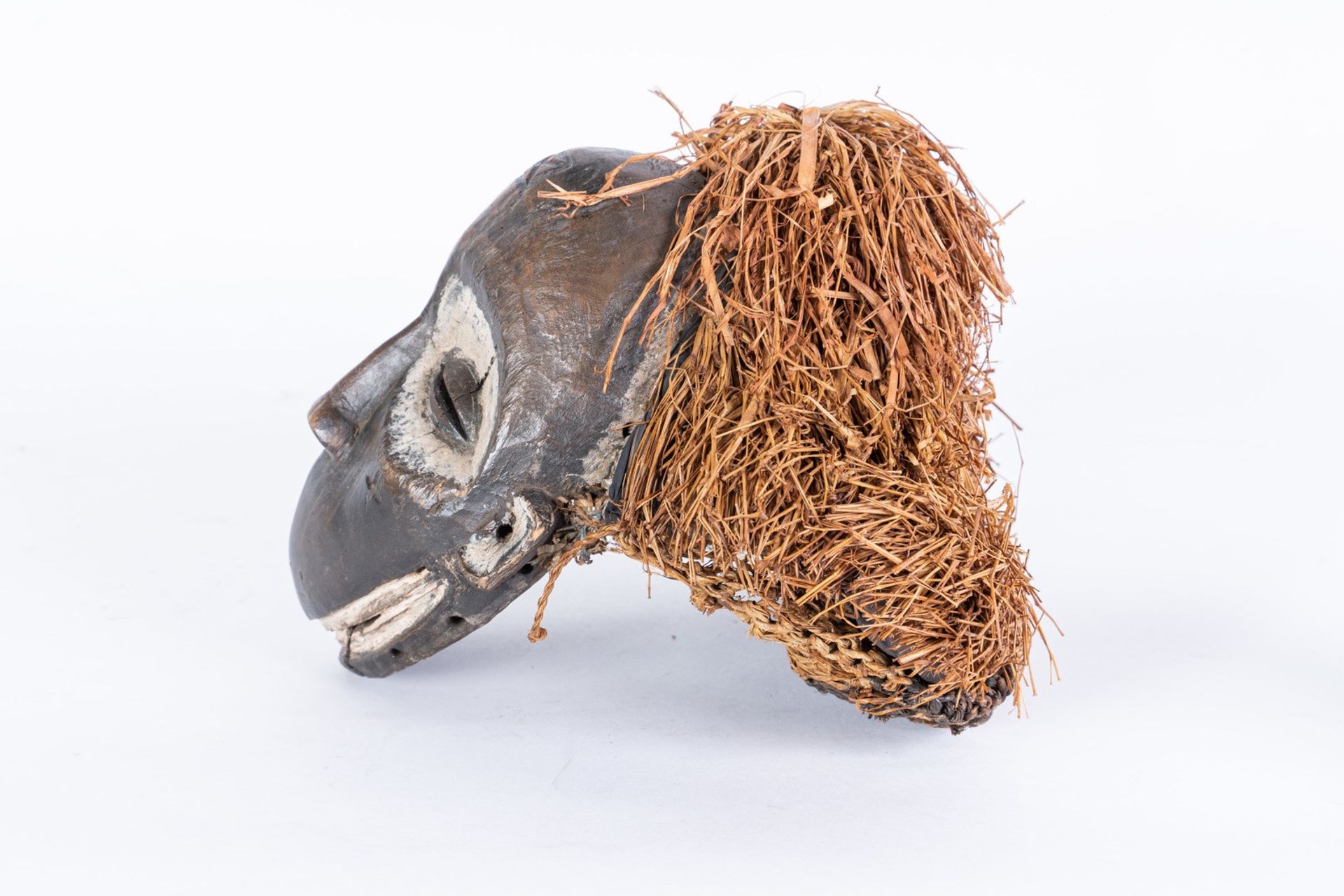 Arte africana A zoomorphic mask, ChokweAngola / D.R. Congo. - Bild 2 aus 5