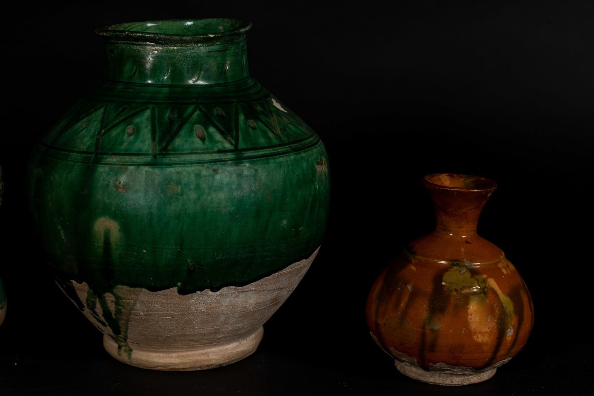 Arte Islamica A group of four pottery. - Bild 3 aus 4