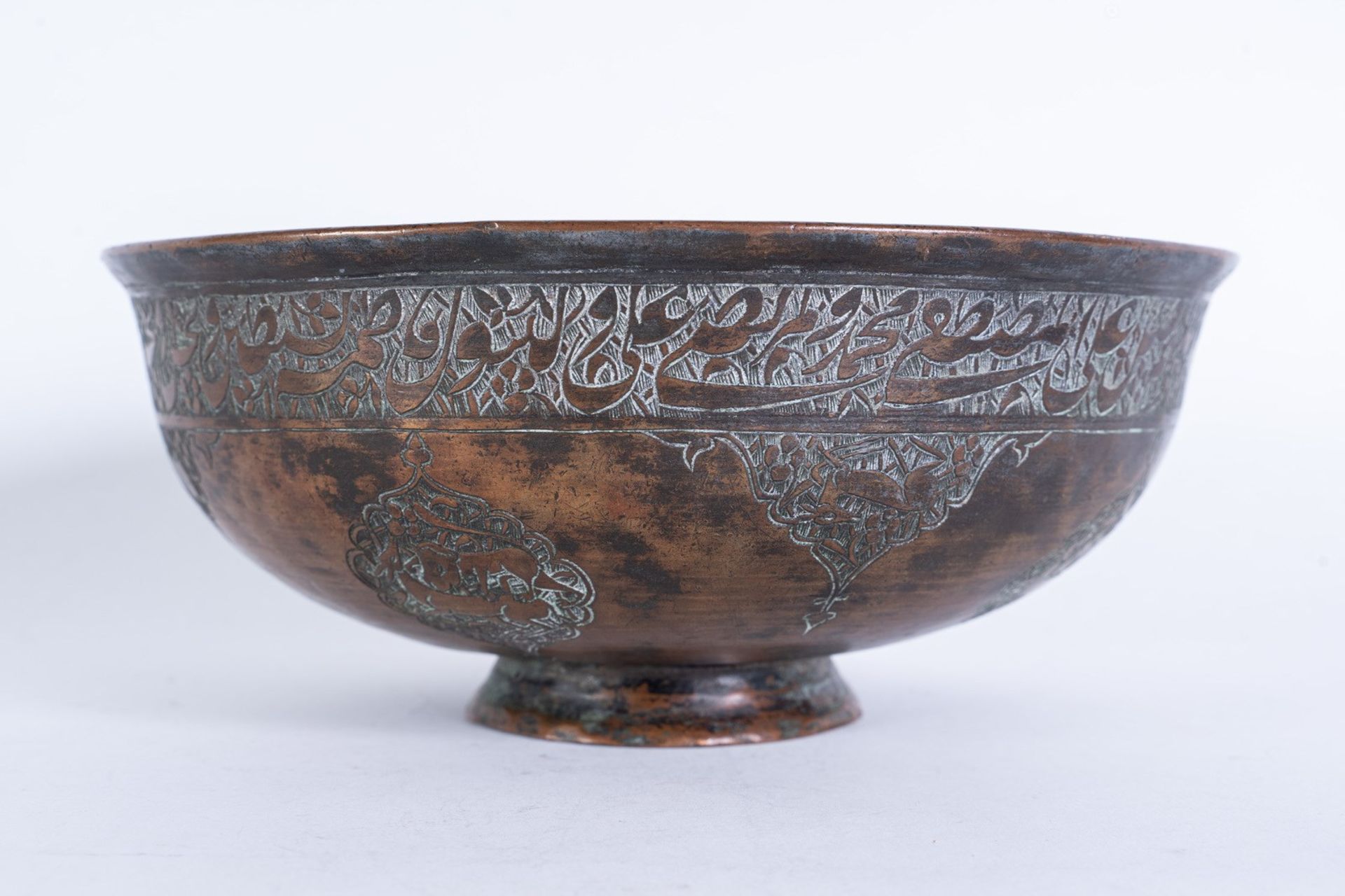 Arte Islamica A Safavid tinned copper bowl .