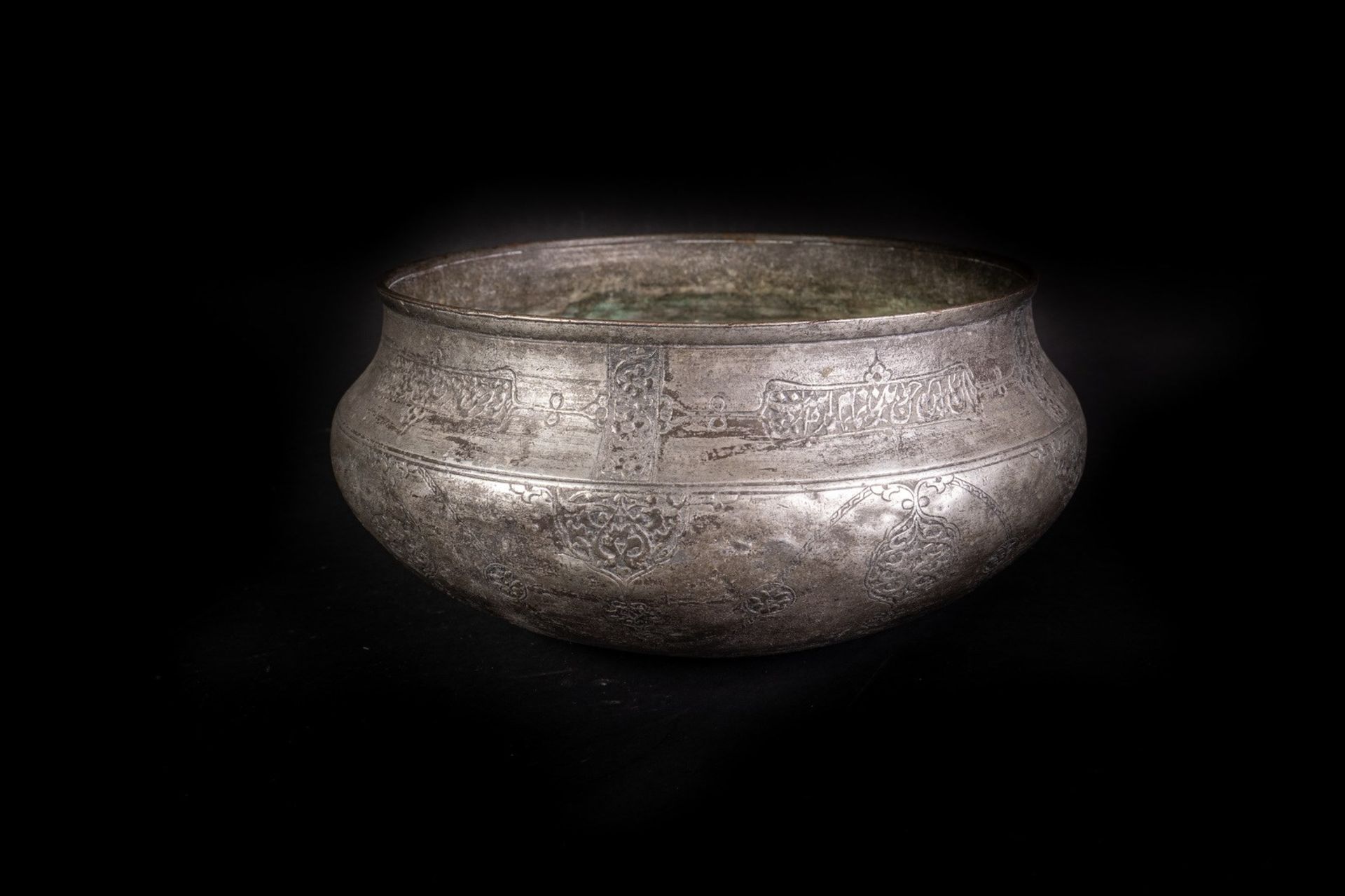 Arte Islamica A large tinned copper Safavid bowl . - Bild 2 aus 4
