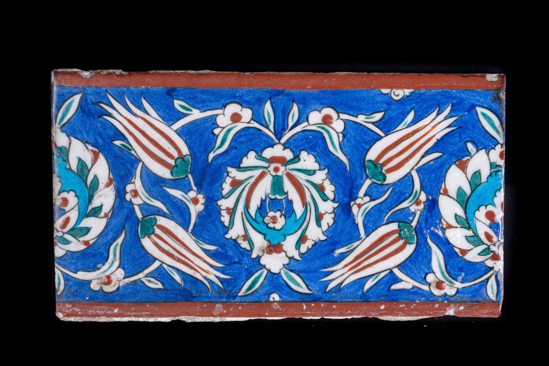 Arte Islamica An Iznik border tile.