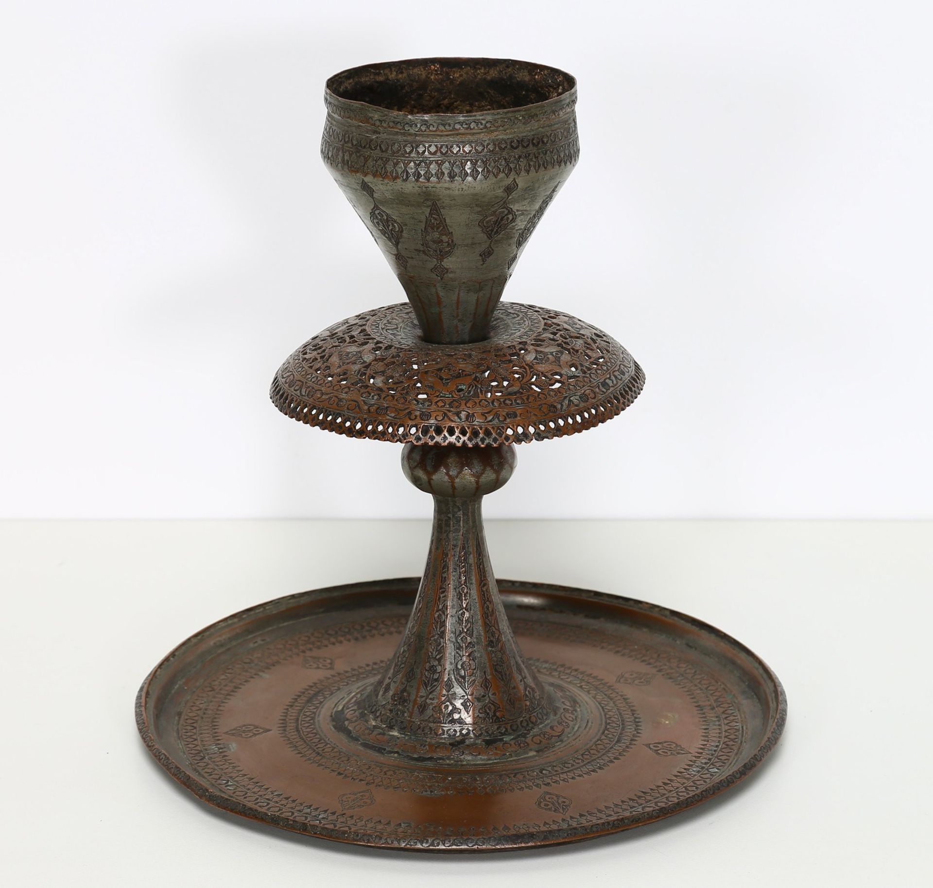 Arte Islamica A Safavid tinned copper metalwork with later base Persia, 17th and 19th century .