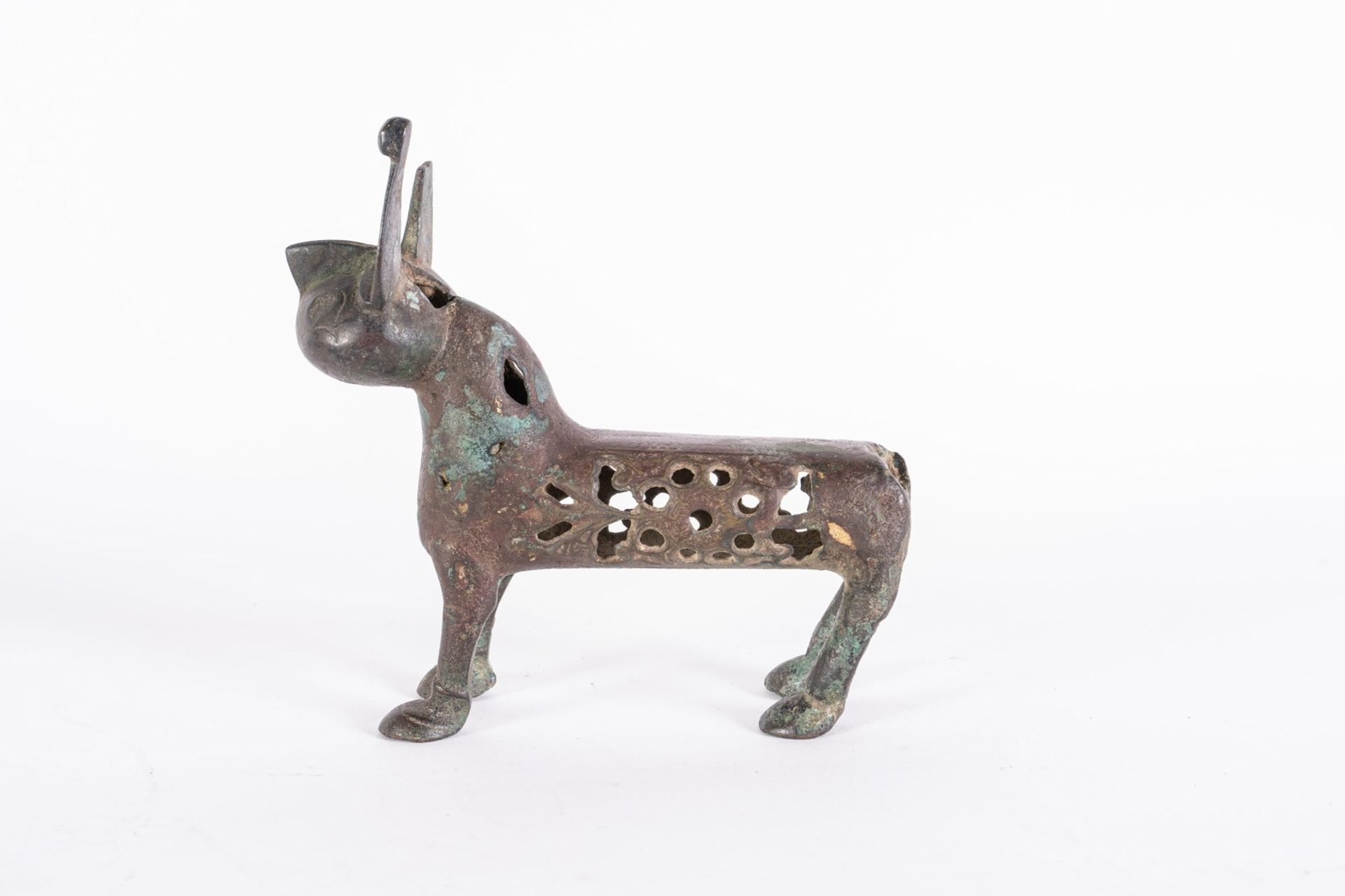 Arte Islamica A Seljuk lion shaped bronze incense burner Persia, 12th century .