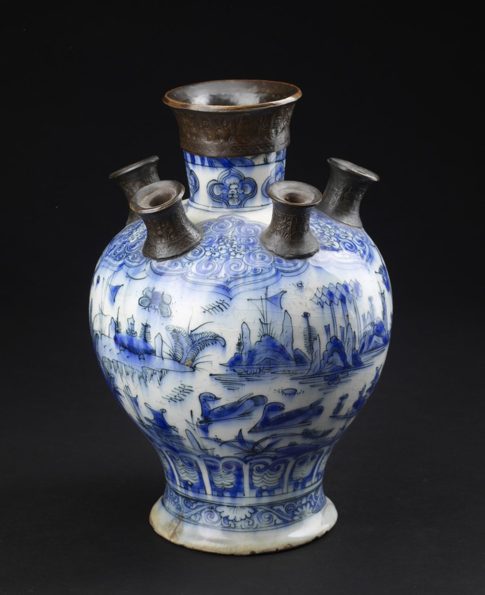 Arte Islamica A large Safavid blue and white pottery tulip vase . - Bild 2 aus 3