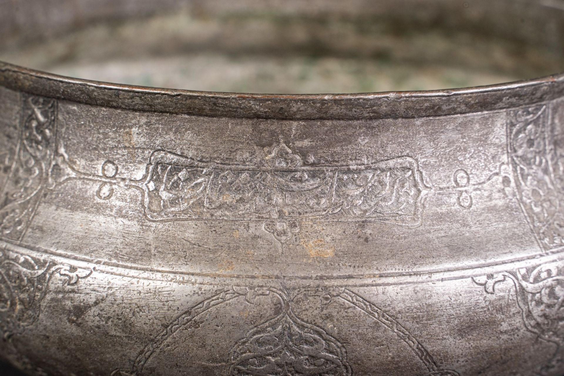 Arte Islamica A large tinned copper Safavid bowl . - Bild 3 aus 4