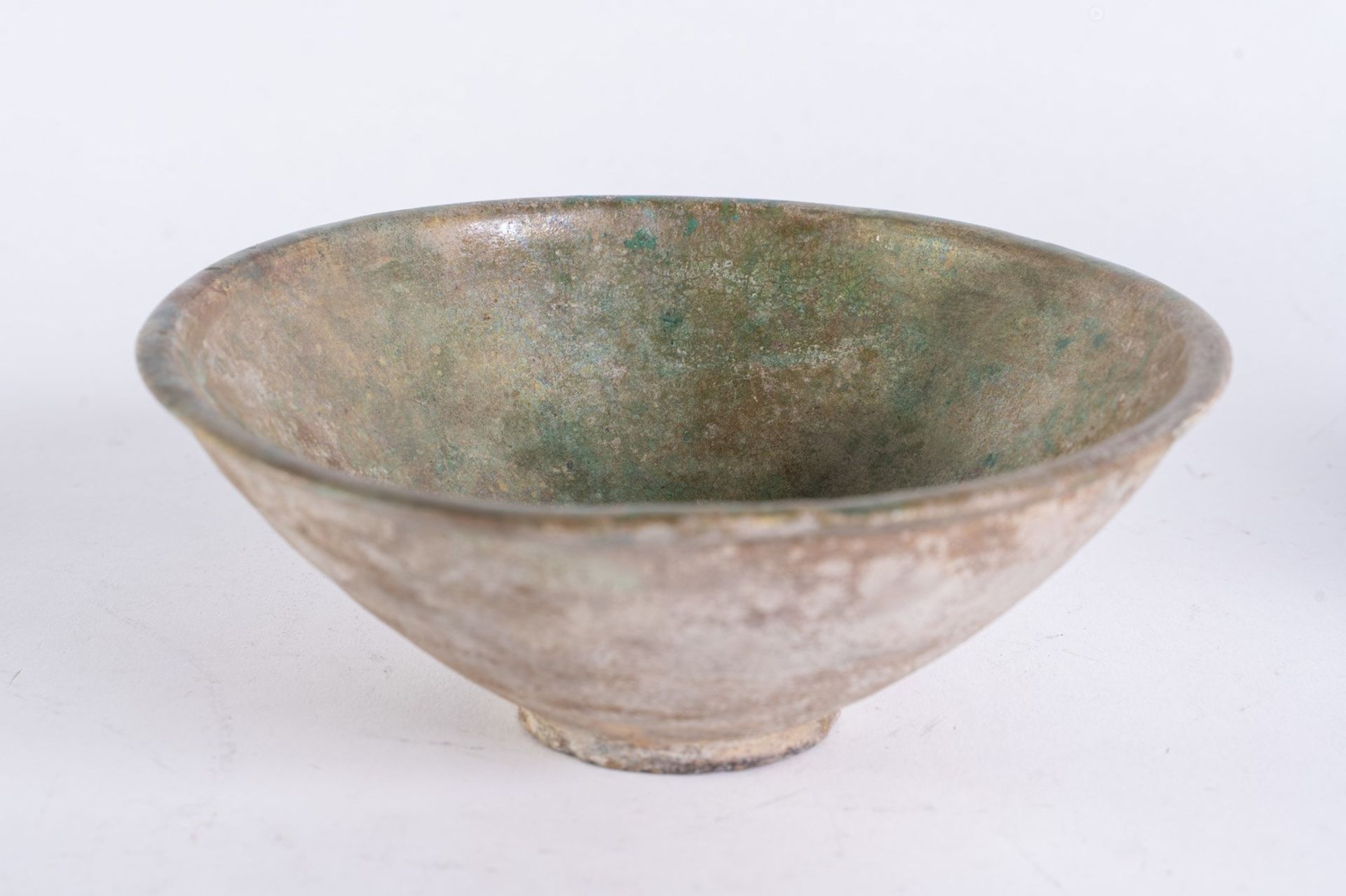 Arte Islamica A pottery turquoise glazed bowl Iran, 12th century .