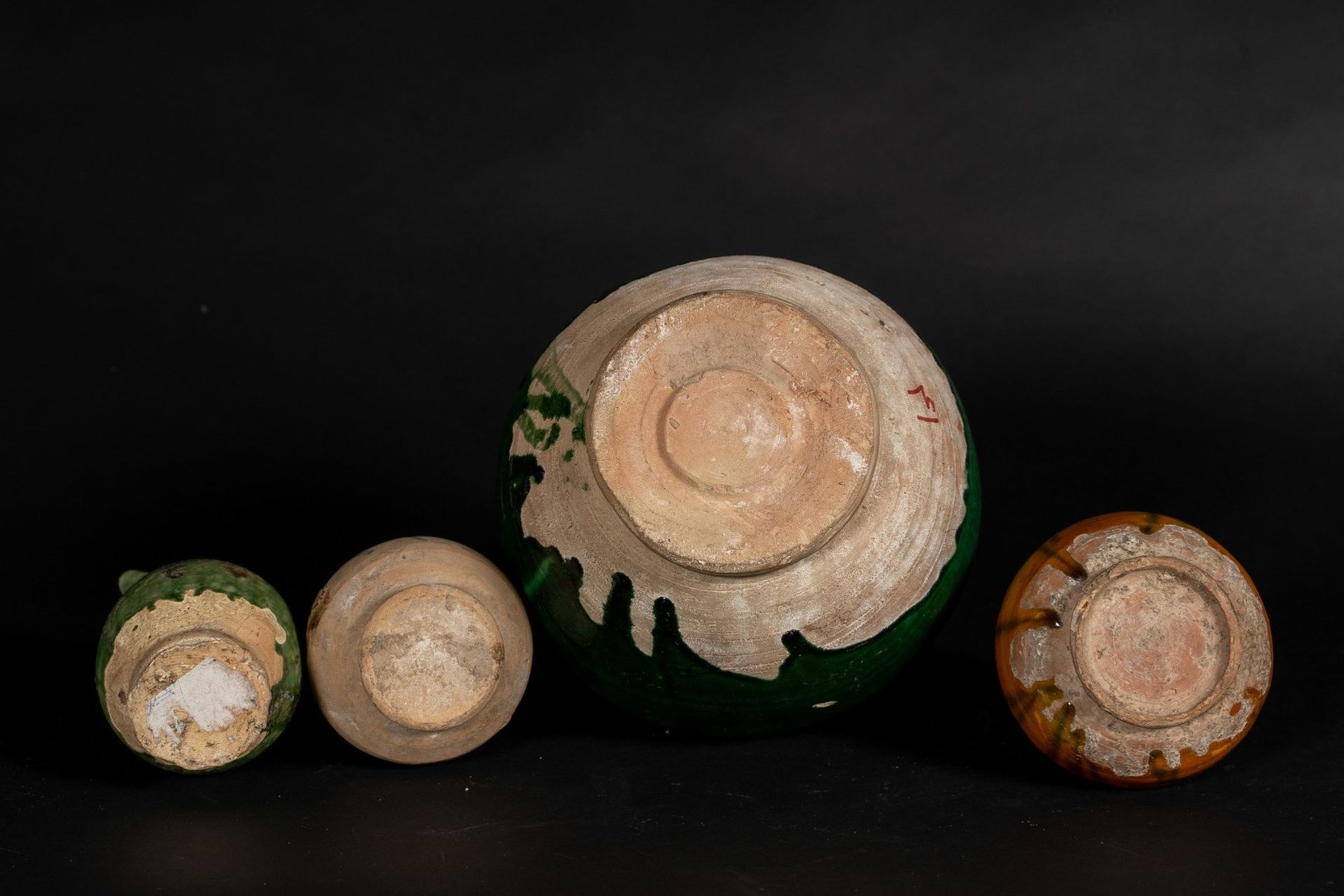 Arte Islamica A group of four pottery. - Bild 4 aus 4
