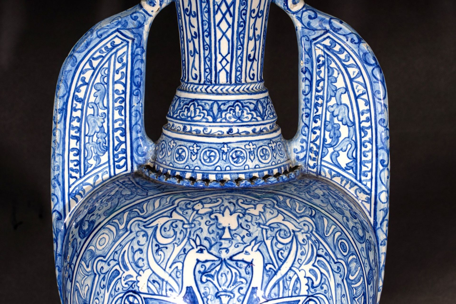 Arte Islamica An Alhambra style pottery winged vase Europe, 20th century . - Bild 2 aus 7