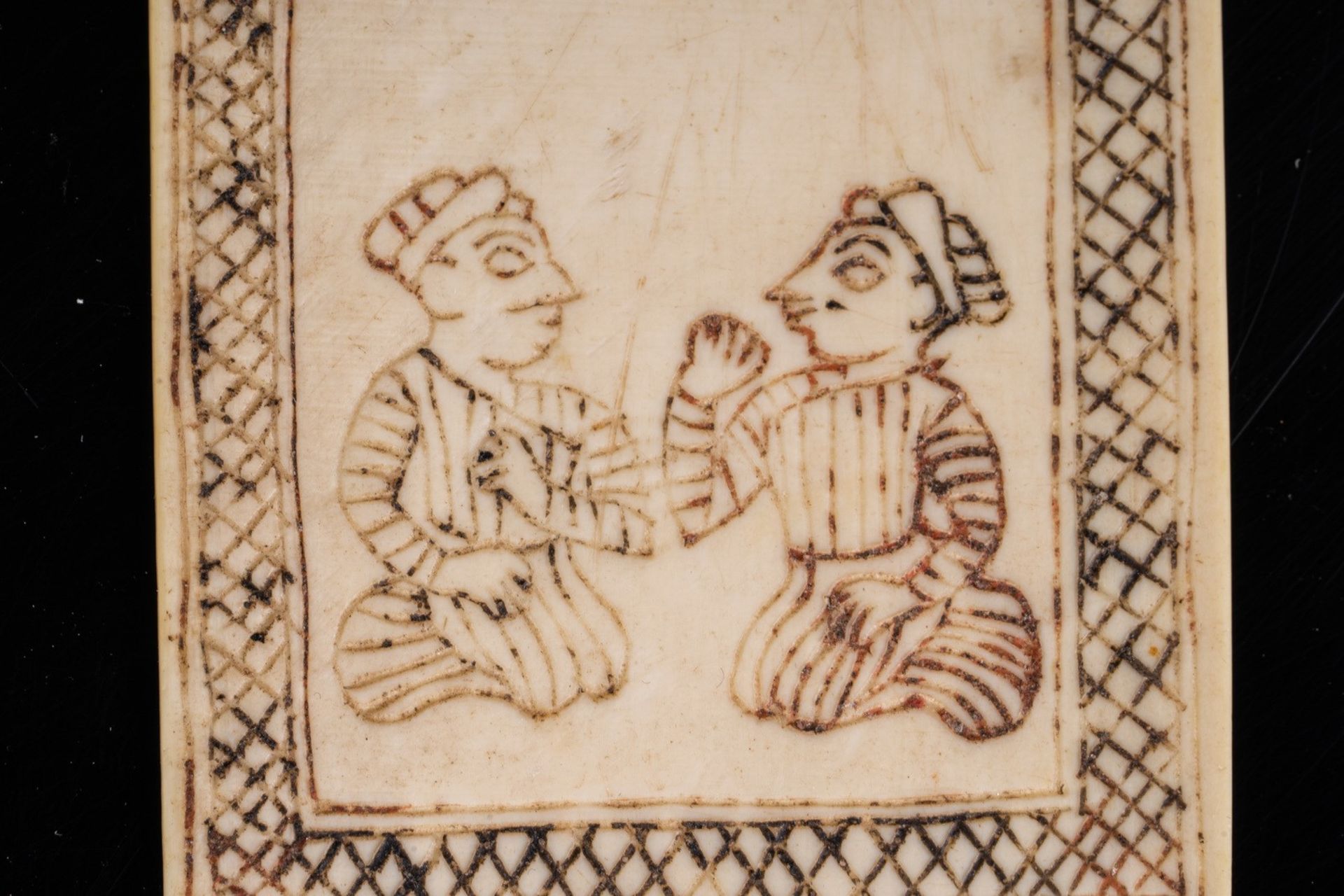 Arte Indiana Five ivory gaming cards India, 19th century . - Bild 4 aus 4