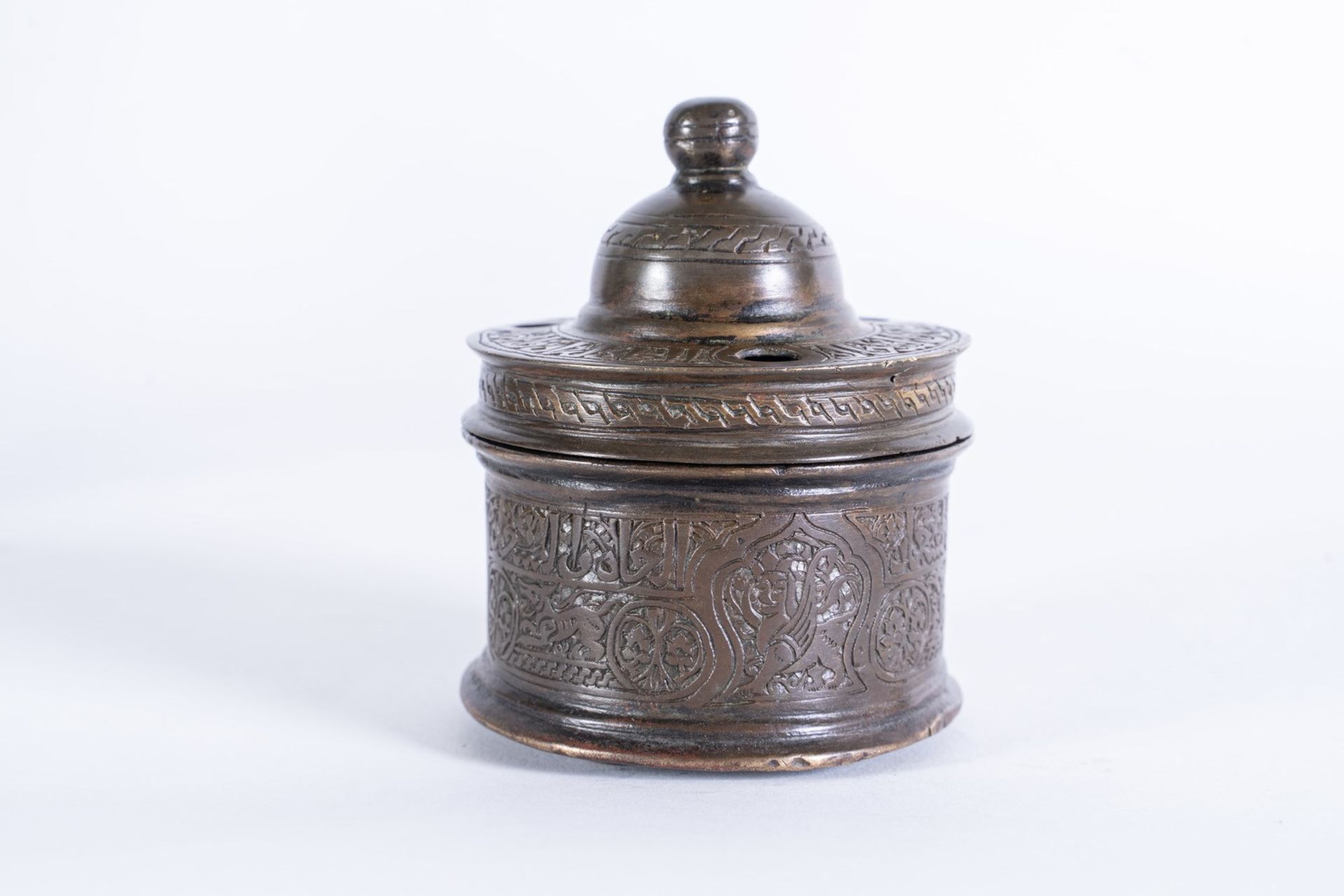 Arte Islamica A bronze architectural inkwell.