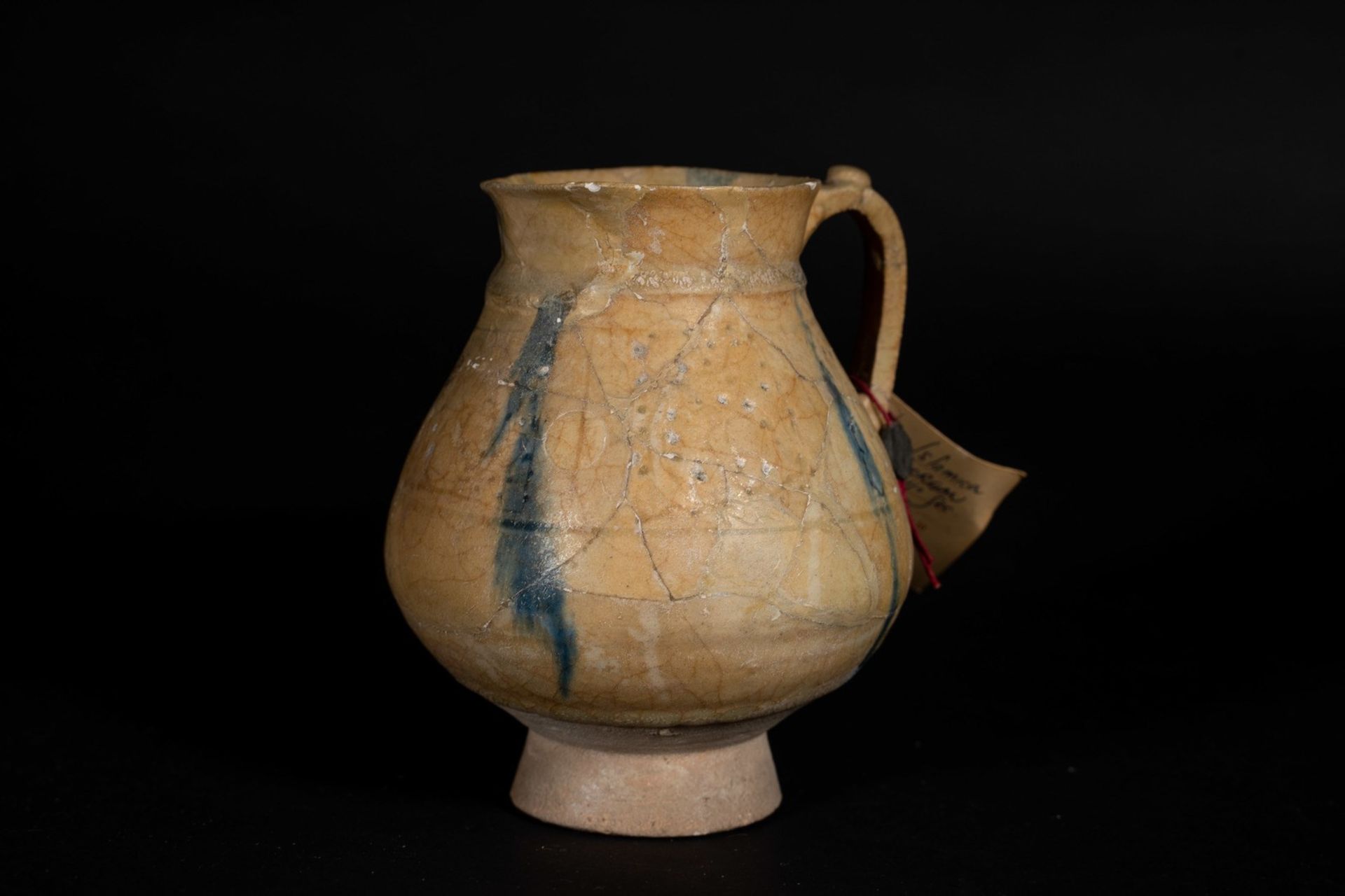 Arte Islamica A pierced fritware jug. - Bild 6 aus 7