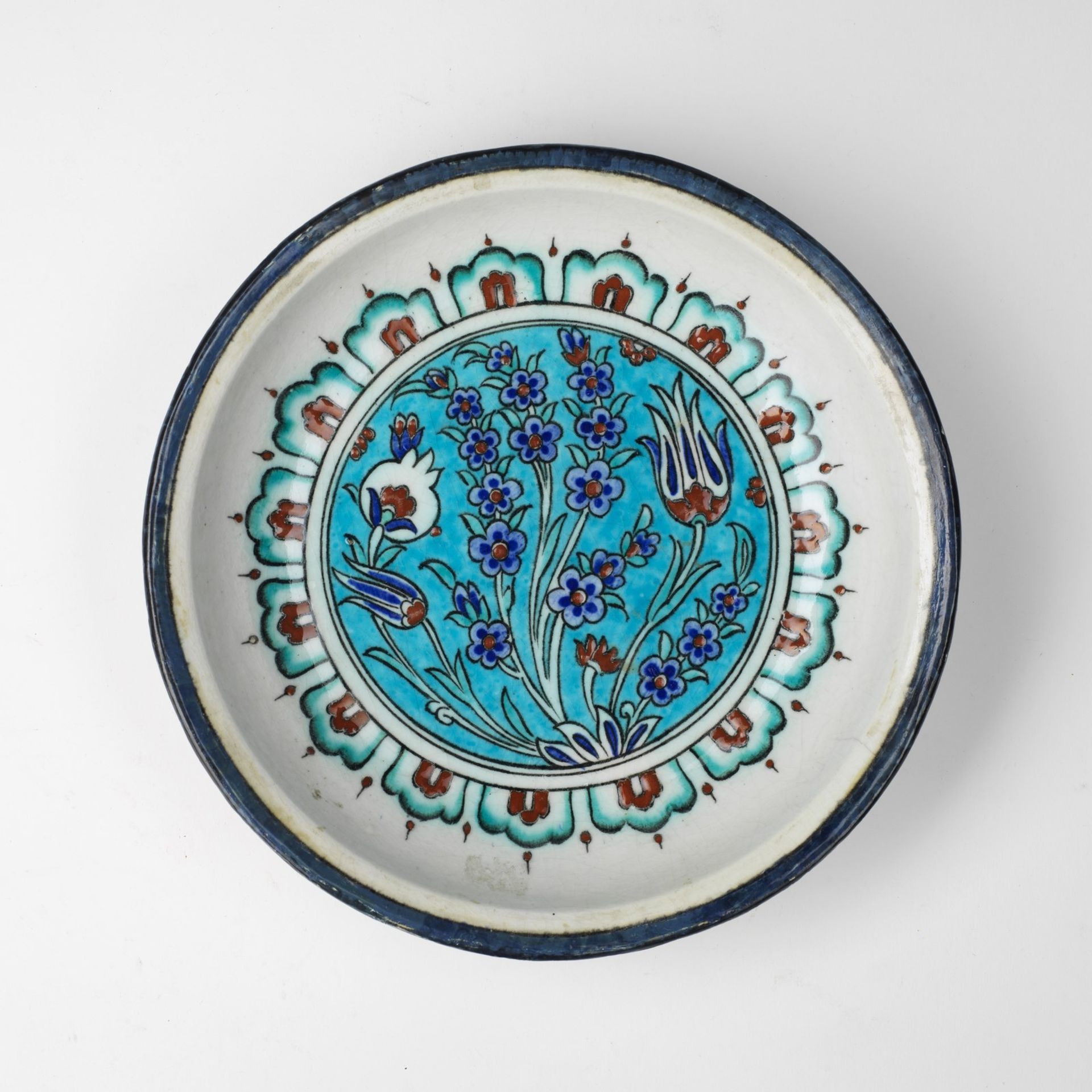 Arte Islamica A European Iznik stye dish Possibly France, 19th century .