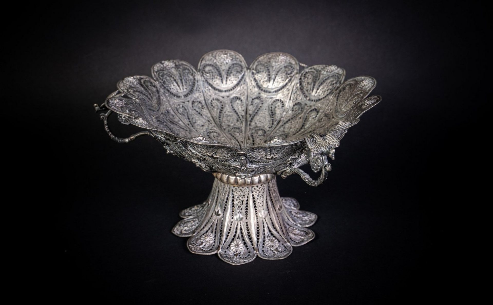 Arte Islamica An Ottoman silver filigree stem cup Turkey, 19th century .