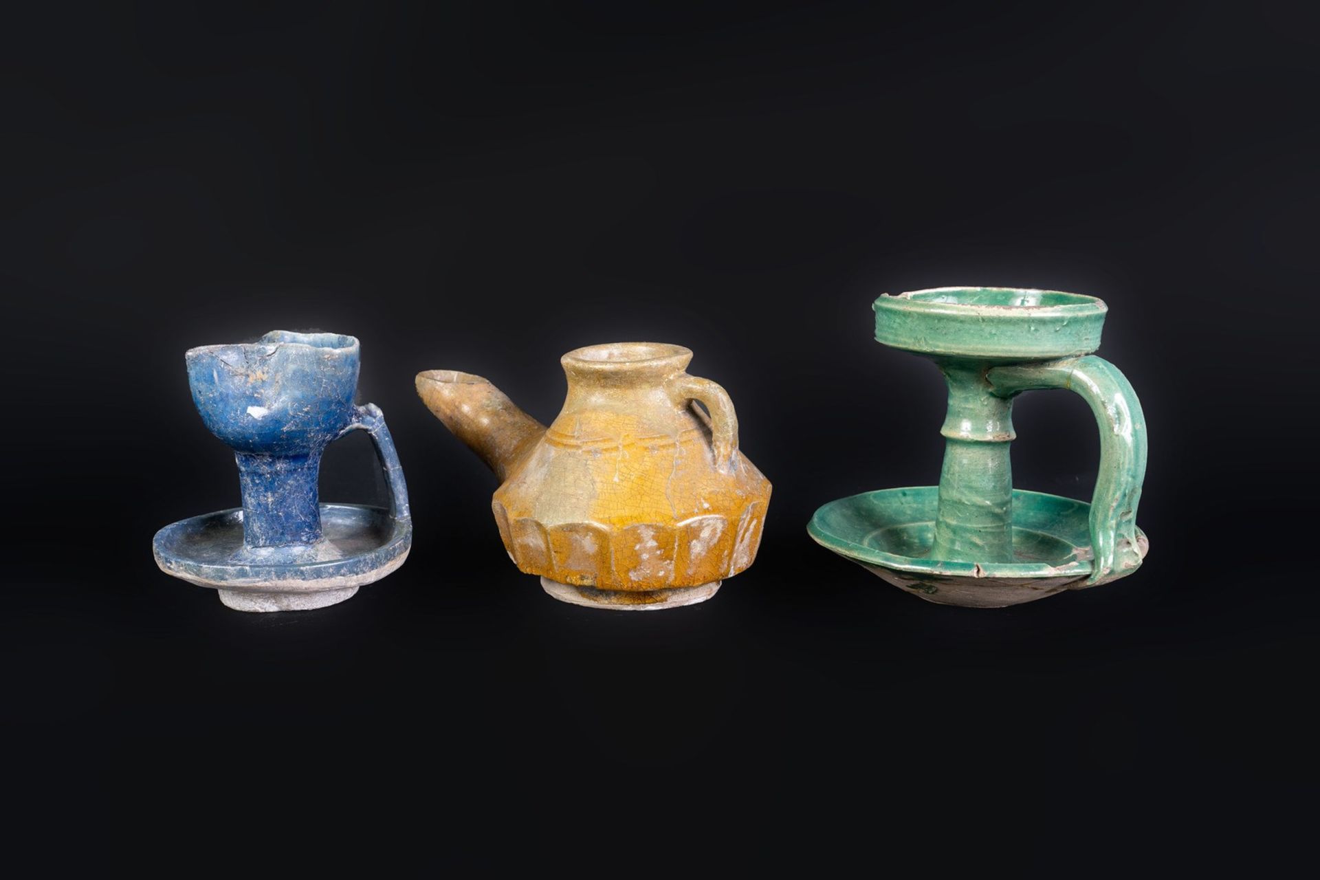 Arte Islamica Three glazed pottery lamps Iran and Levant, 12th - 13th century . - Bild 2 aus 4