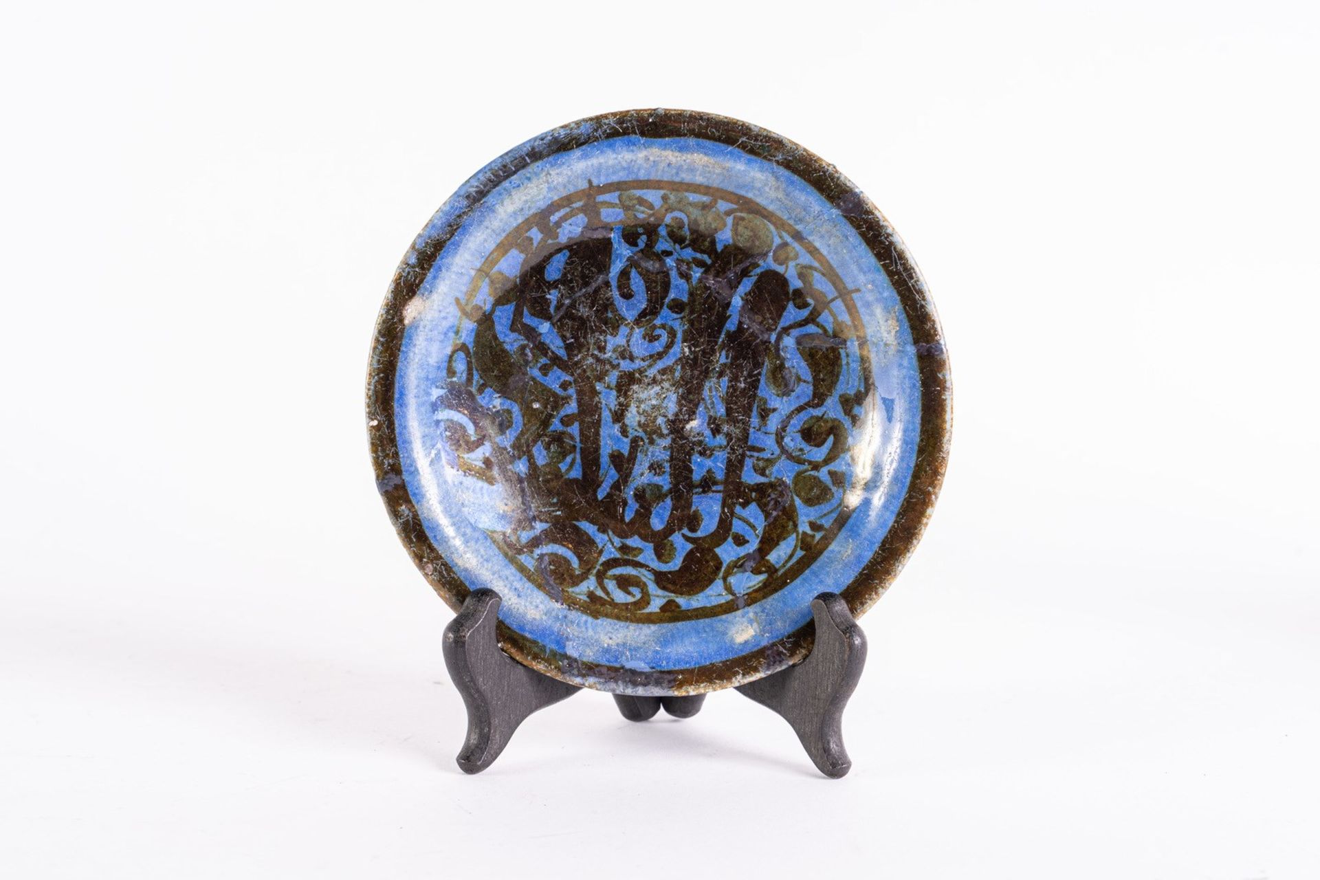 Arte Islamica A 12th century Tell Minis or Raqqa lustre painted pottery dish .