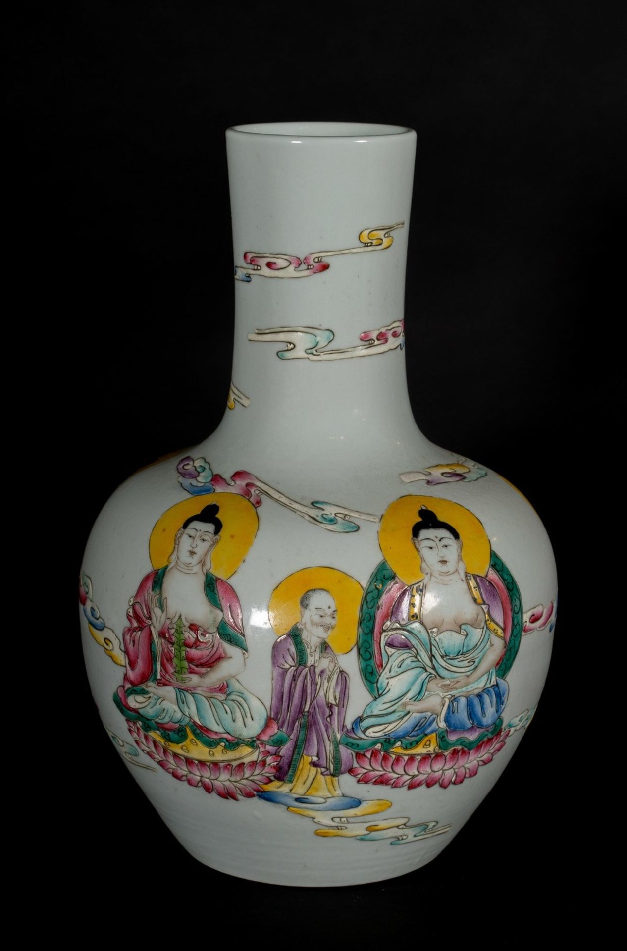 Arte Cinese A tianqiuping vase with polychrome decorationChina, late 19th century / early 20th cent