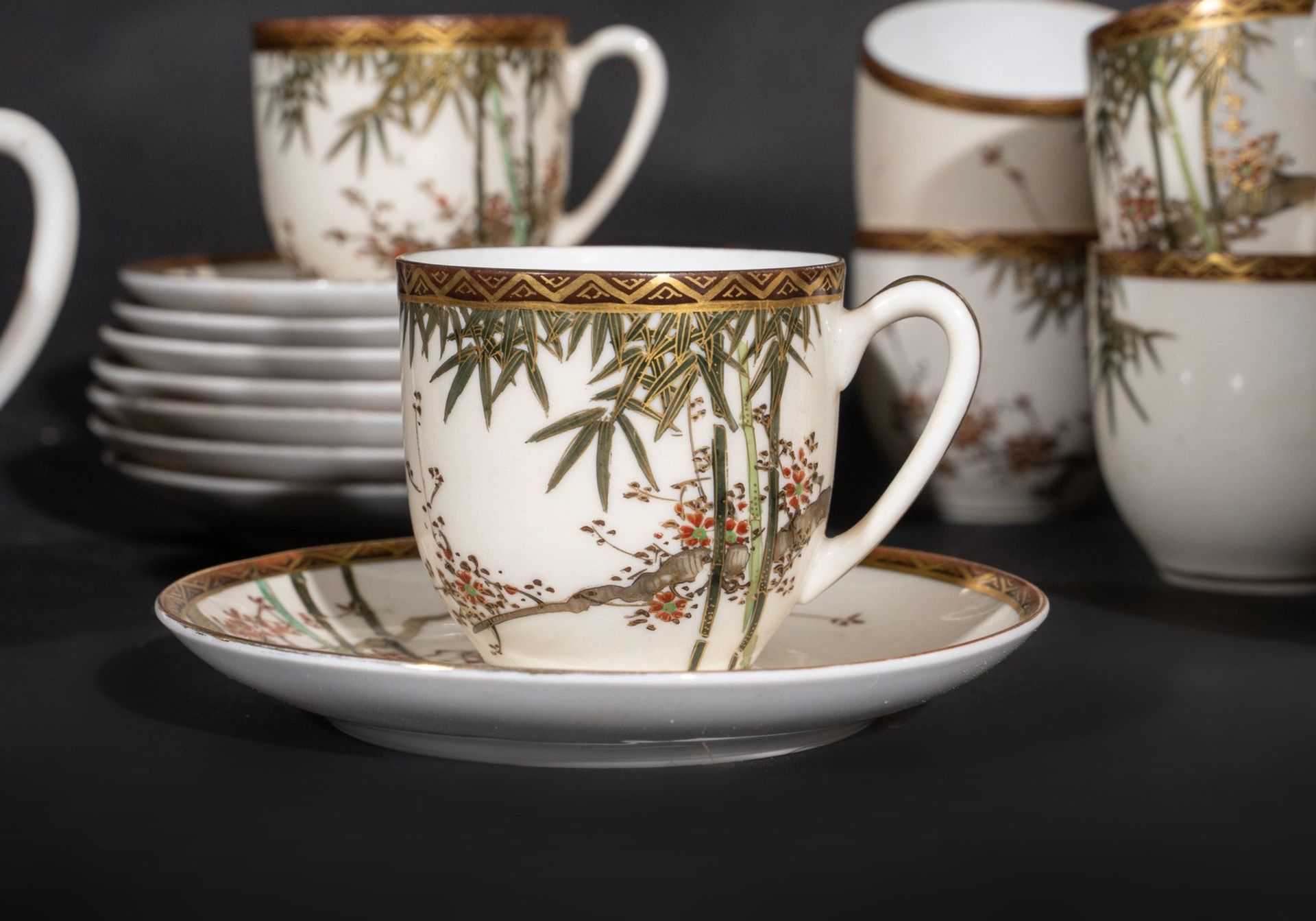 ARTE GIAPPONESE An eight cover white porcelain coffee serviceJapan, 19th century . - Bild 4 aus 6