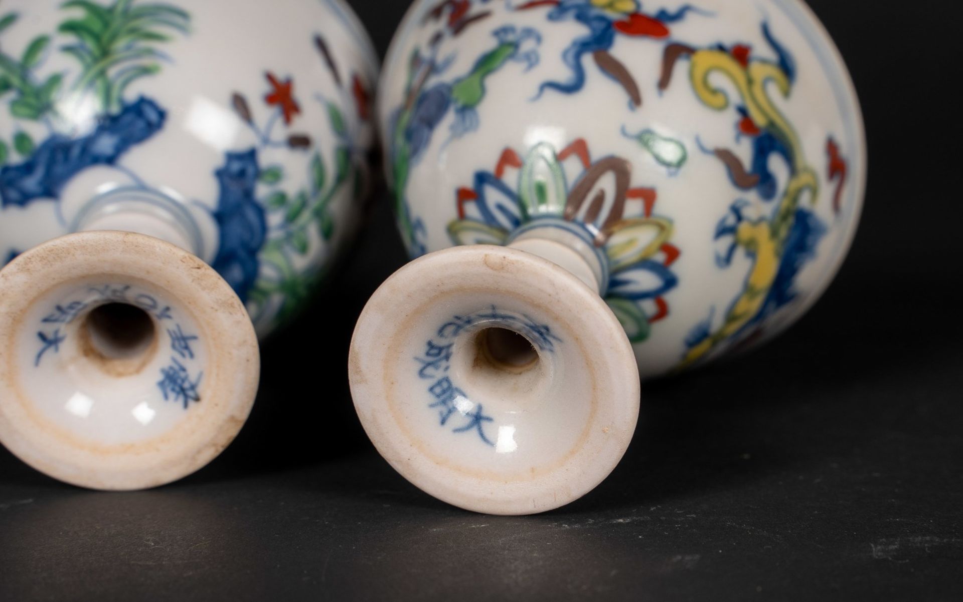 Arte Cinese Four ducai porcelain stem cups bearing marks at the base China, 20th century. - Bild 5 aus 5